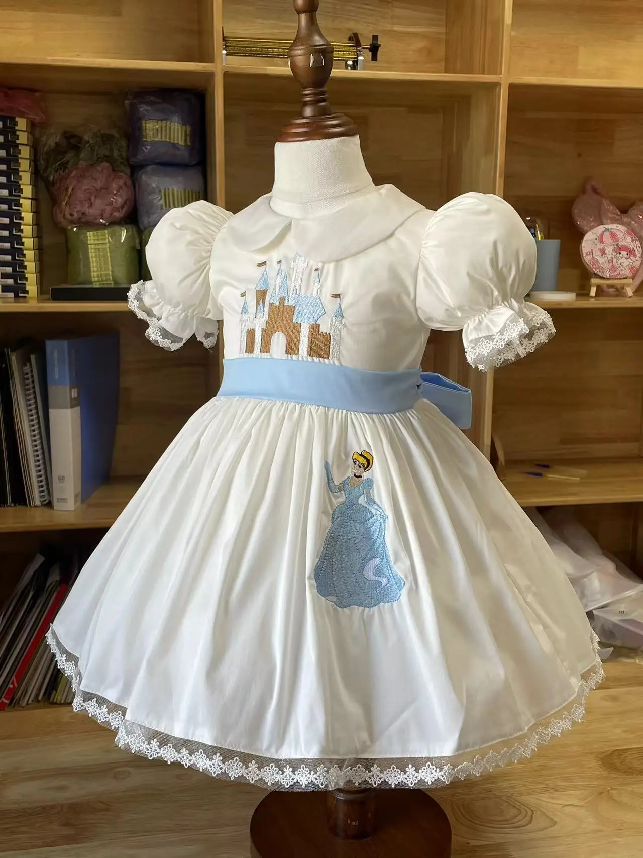 0-12Y Girl Summer Castle Cinderella Embroidery Turkish Vintage Princess White Dress for Easter Eid Birthday Photography
0-12Y Girl Summer Castle Cinderella Embroidery Turkish Vintage Princess White Dress for Easter Eid Birthday Photography