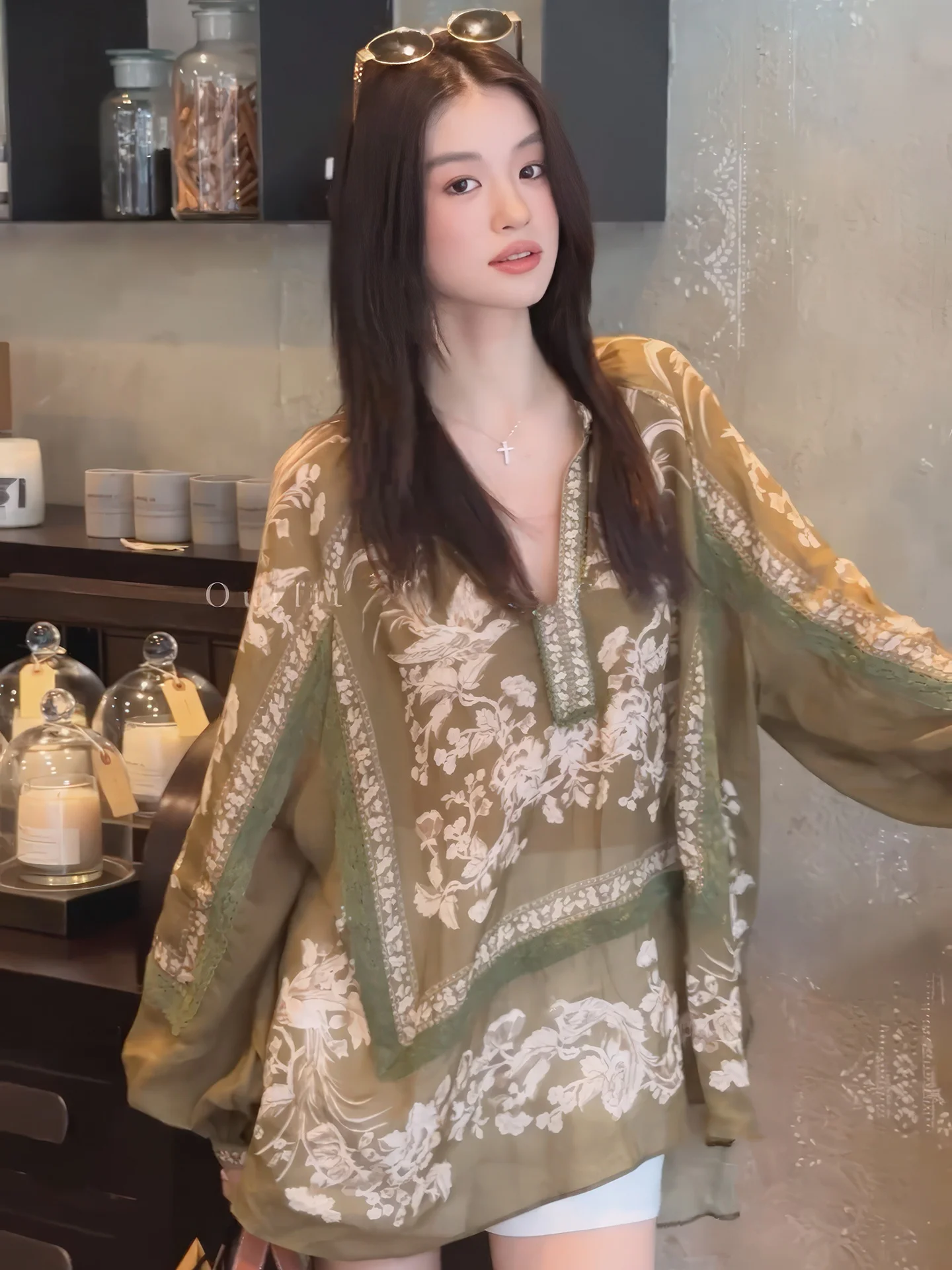 Женский льняной топ с принтом в американском стиле ретро V-Ne, лето 2023, новый тонкий свободный утягивающий солнцезащитный топ, свободный пузырь све
Женский льняной топ с принтом в американском стиле ретро V-Ne, лето 2023, новый тонкий свободный утягивающий солнцезащитный топ, свободный пузырь све