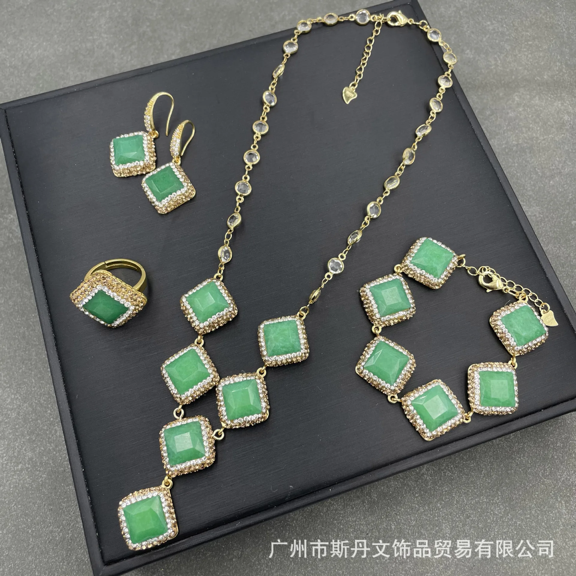 Baroque special-shaped pearl exquisite jade handmade personalized luxury handmade crystal four-piece set pendant earrings rings
Baroque special-shaped pearl exquisite jade handmade personalized luxury handmade crystal four-piece set pendant earrings rings