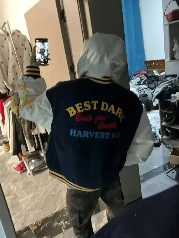 Retro American Embroidered Letter Jaet Loose Fit Thiened Couples Sle Baseball Coat for Men And Women in Autumn And Winter
Retro American Embroidered Letter Jaet Loose Fit Thiened Couples Sle Baseball Coat for Men And Women in Autumn And Winter