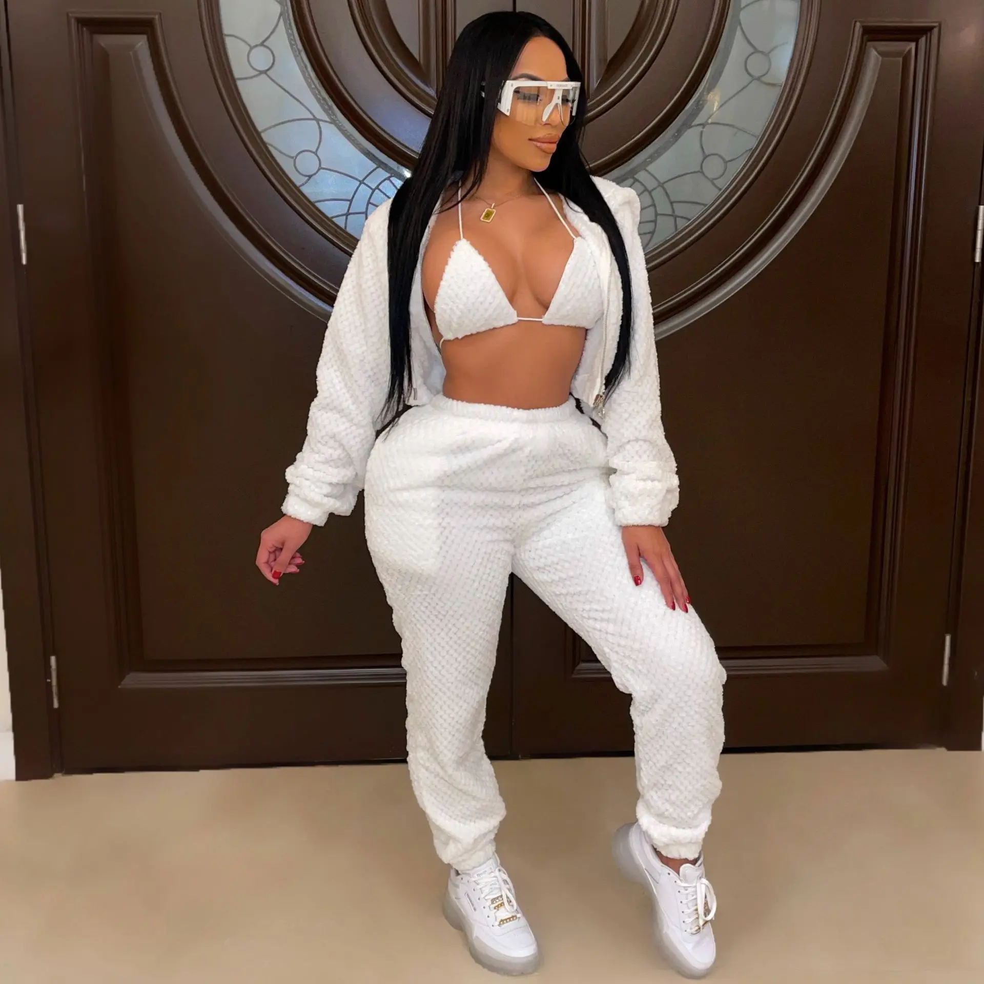 2024 Autumn and Winter Fashion Casual Ladies Street Fleece Sports Long Sleeves Coat Vest and Sweatpants Matching Three-Piece Set
2024 Autumn and Winter Fashion Casual Ladies Street Fleece Sports Long Sleeves Coat Vest and Sweatpants Matching Three-Piece Set