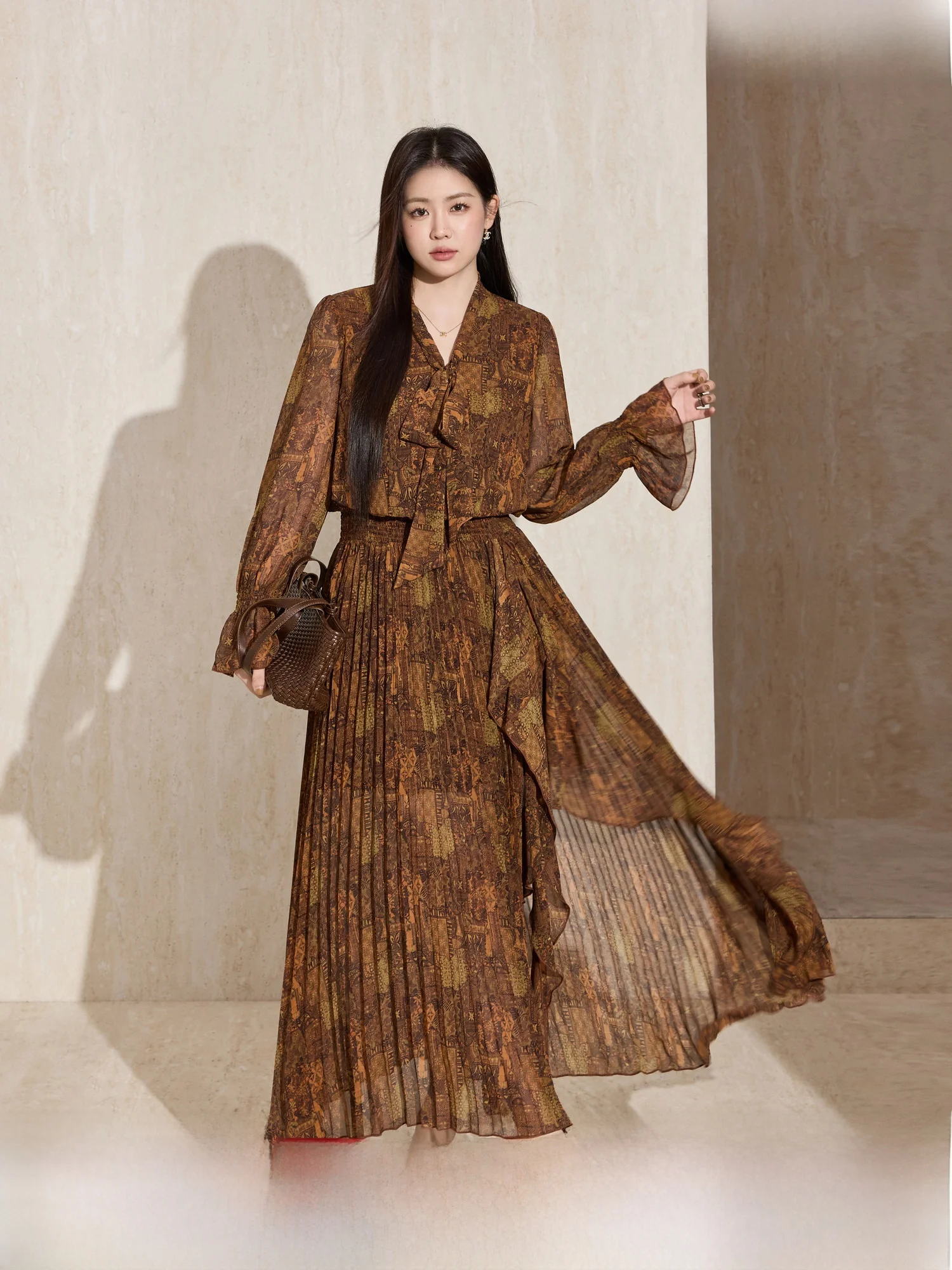 Blue Language Large Size Women's V-neck Texture Dress Belted Slimming Long Dress Spring New Arrival Commute Style A-line Skirt
Blue Language Large Size Women's V-neck Texture Dress Belted Slimming Long Dress Spring New Arrival Commute Style A-line Skirt