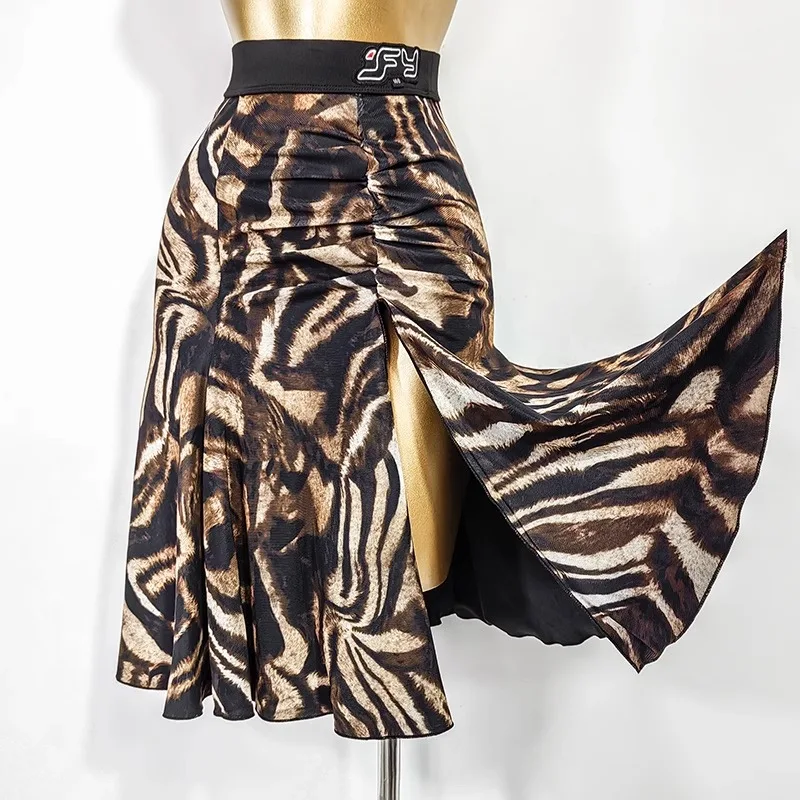 New Leopard and Black Two Side Wear Latin Dance Dress Women Latin Dance Skirt Ballroom Tango Chacha Belly Dancing Performance
New Leopard and Black Two Side Wear Latin Dance Dress Women Latin Dance Skirt Ballroom Tango Chacha Belly Dancing Performance