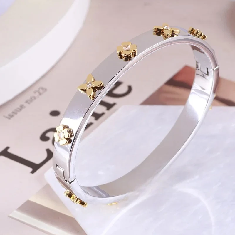 KS European and American Fashion Popular Personality Creative Flash Diamond Texture Temperament Bracelet
KS European and American Fashion Popular Personality Creative Flash Diamond Texture Temperament Bracelet
