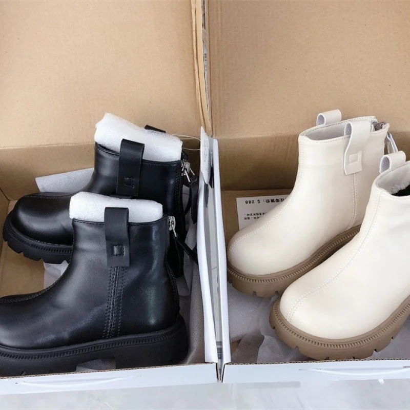 2024Autumn and Winter Children Fleece-lined Girls Retro Simple Low Heel Martin Boots
2024Autumn and Winter Children Fleece-lined Girls Retro Simple Low Heel Martin Boots