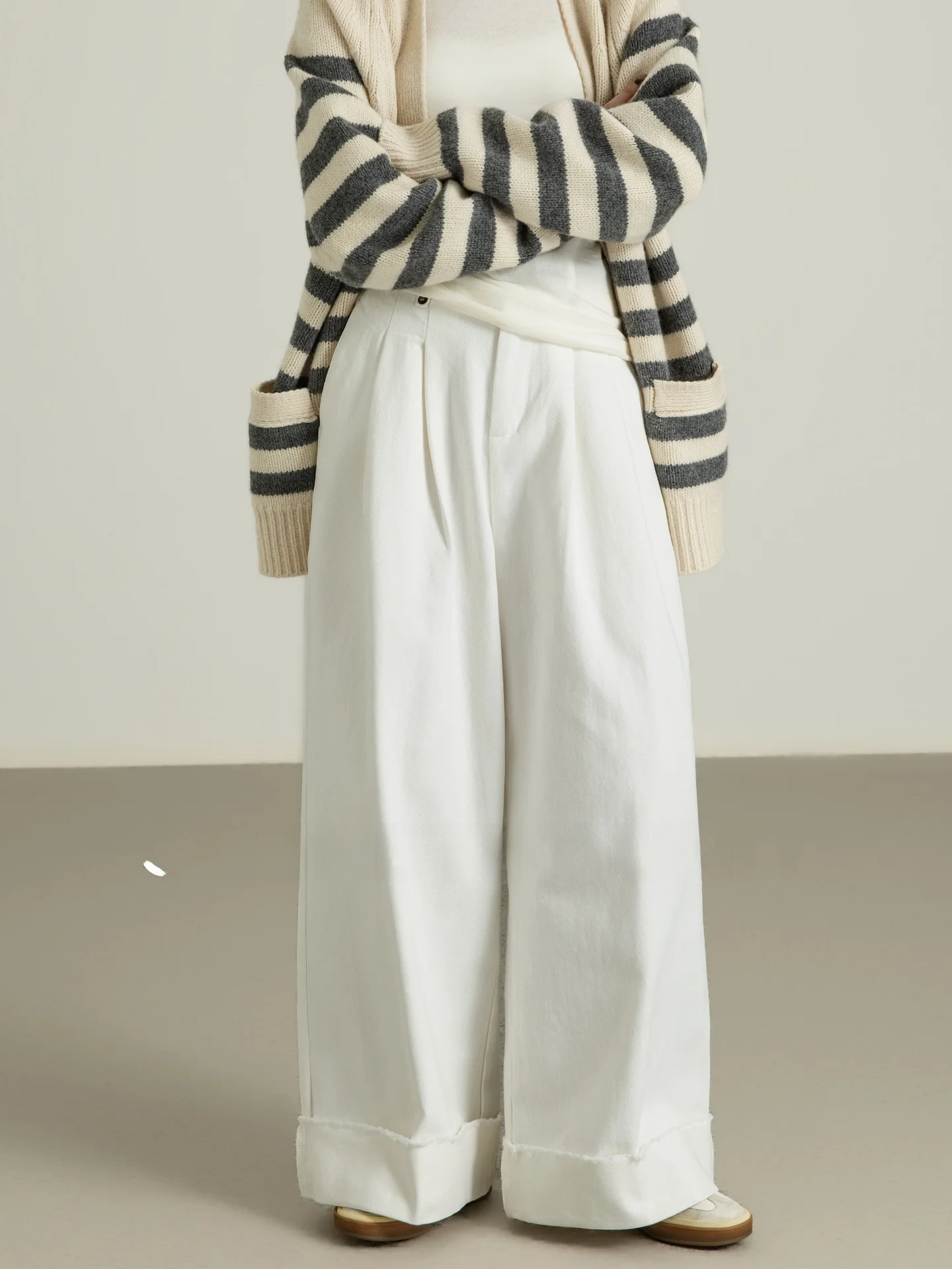 Женские джинсы с эффектом похудения, прямые, из чистого хлопка, с высокой талией, свободного кроя, повседневные брюки
Женские джинсы с эффектом похудения, прямые, из чистого хлопка, с высокой талией, свободного кроя, повседневные брюки