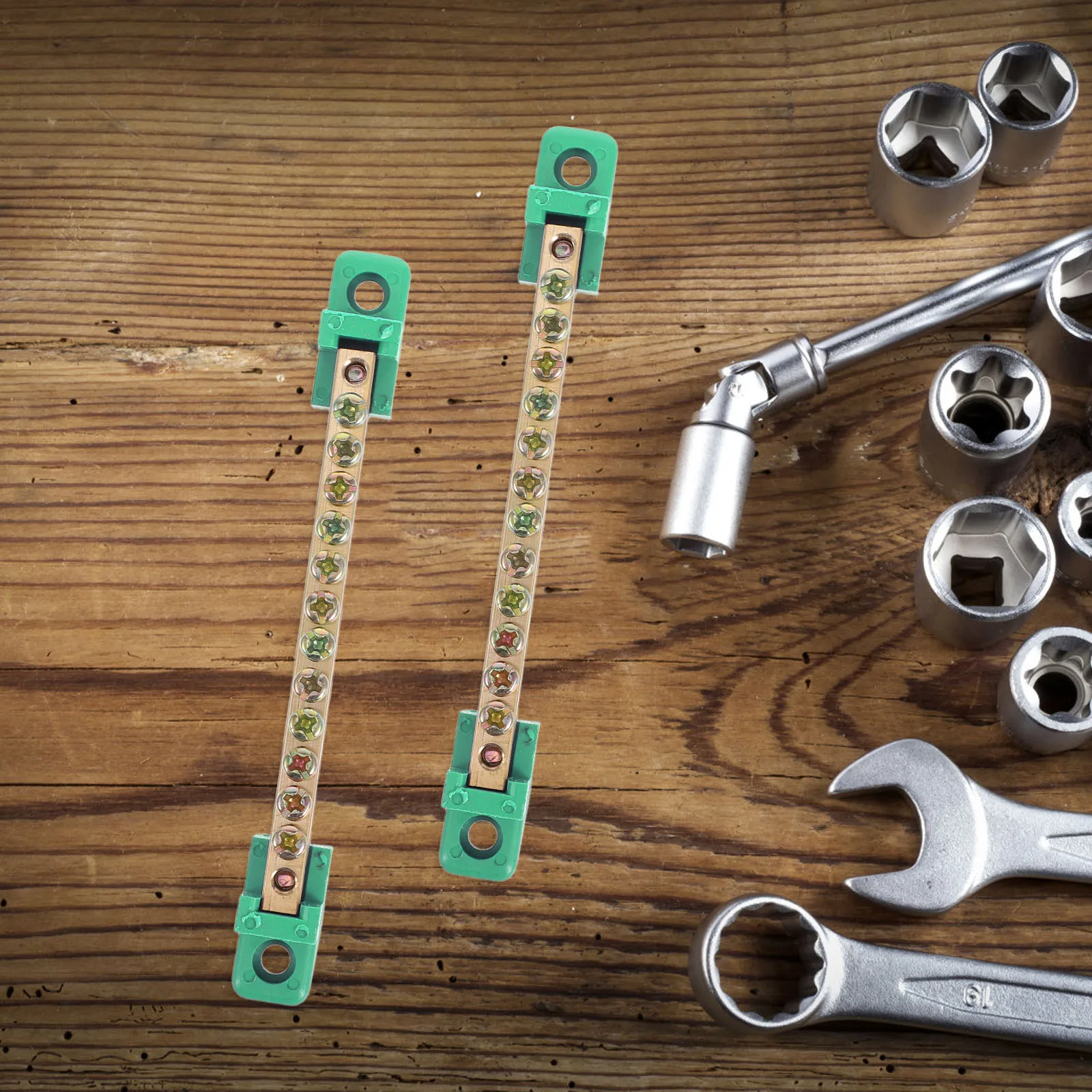 4pcs Copper Terminal Block Connectors High Conductivity Construction Power Distribution Grounding Bus Bar Screw 
4pcs Copper Terminal Block Connectors High Conductivity Construction Power Distribution Grounding Bus Bar Screw