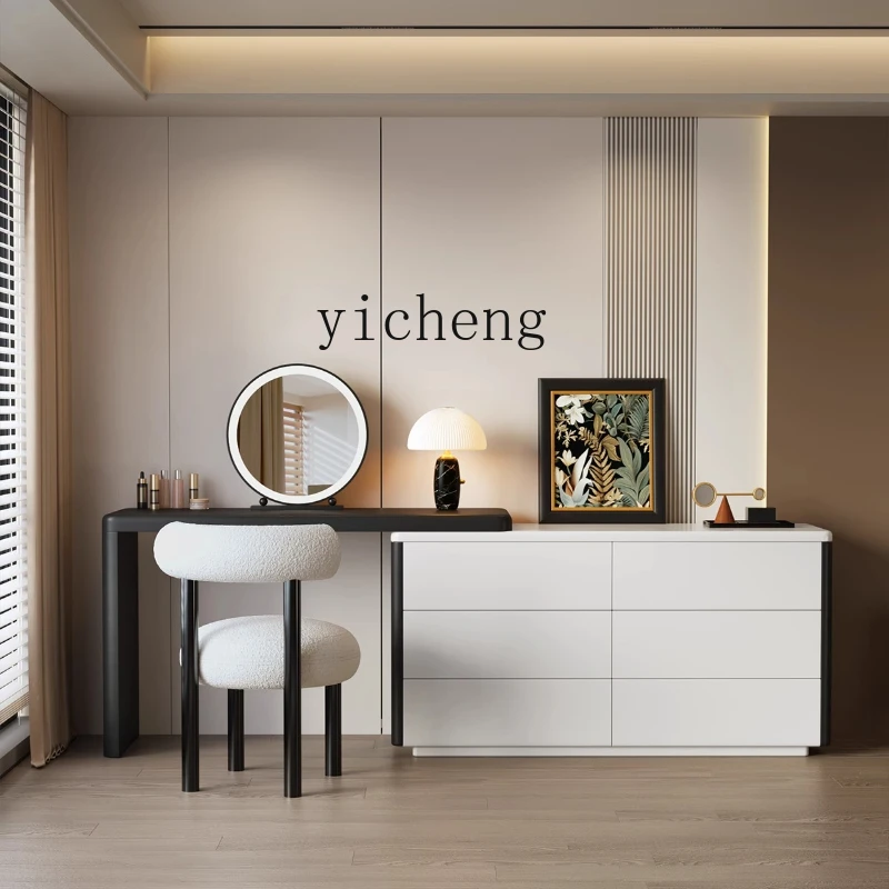 XL black and white color matching dresser, chest, integrated bedroom, simple makeup table at the end of the bed
XL black and white color matching dresser, chest, integrated bedroom, simple makeup table at the end of the bed