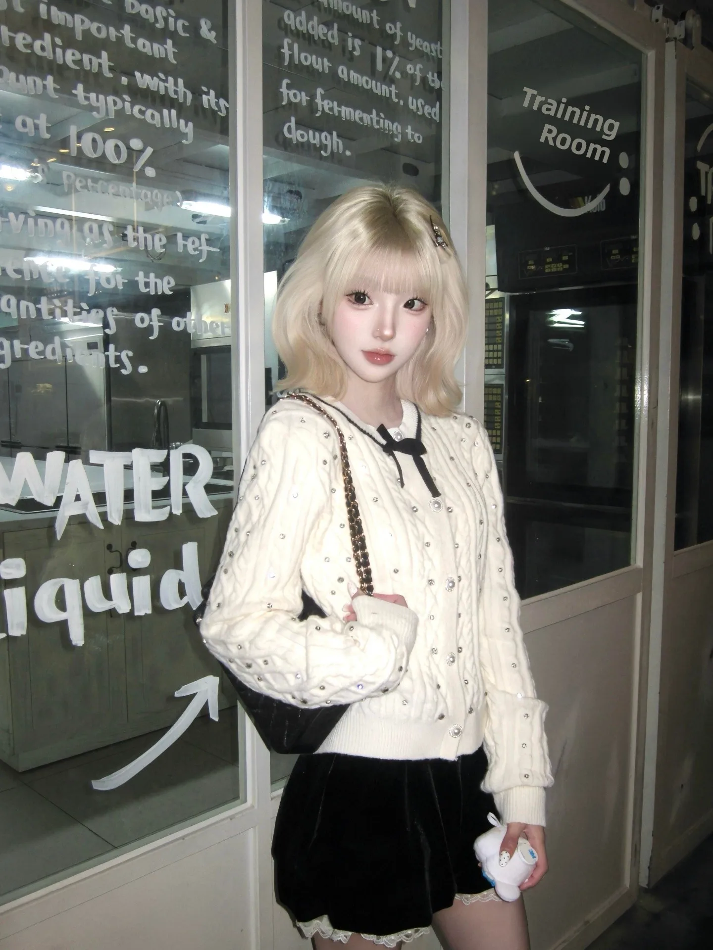 White Rhinestone round Neck Knitted Slim Fit Sweater Cardigan Women's Autumn Winter Fashion Short Outerwear Top
White Rhinestone round Neck Knitted Slim Fit Sweater Cardigan Women's Autumn Winter Fashion Short Outerwear Top