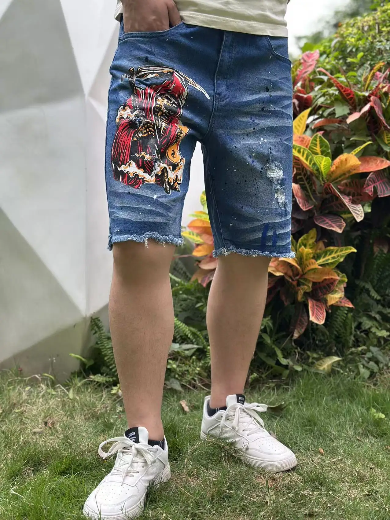 Y2K Trend Fashion Distressed Denim Jeans With Printed Detailing. This Pair Of Jeans Is A Must-Have For Your Easter Outing.
Y2K Trend Fashion Distressed Denim Jeans With Printed Detailing. This Pair Of Jeans Is A Must-Have For Your Easter Outing.