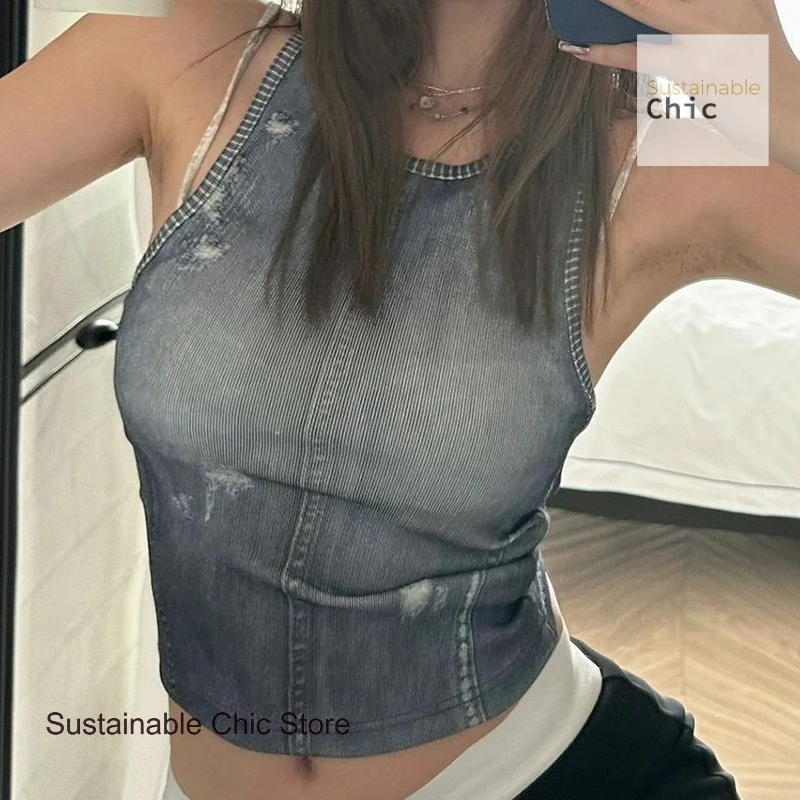 American retro denim vest women's summer new fashion short sleeveless tank top T-shirt with round neck and open line design.
American retro denim vest women's summer new fashion short sleeveless tank top T-shirt with round neck and open line design.