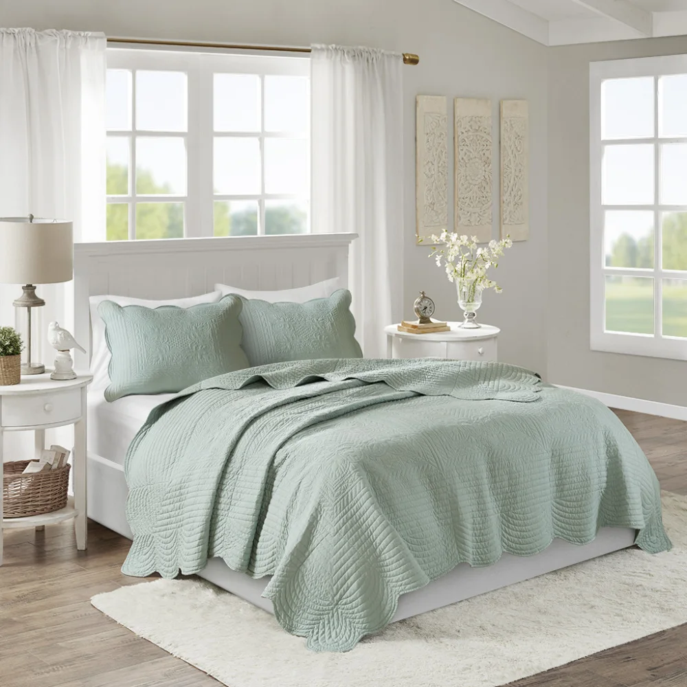 3 Piece Reversible Scalloped Edge Quilt Set Seafoam King/Cal King
3 Piece Reversible Scalloped Edge Quilt Set Seafoam King/Cal King