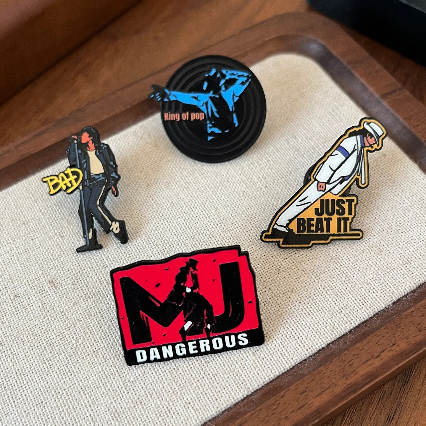 Michael Jackson Memorial Badge Rock Star Surrounding Brooch Coating Clothing Accessories Metal Pin
Michael Jackson Memorial Badge Rock Star Surrounding Brooch Coating Clothing Accessories Metal Pin