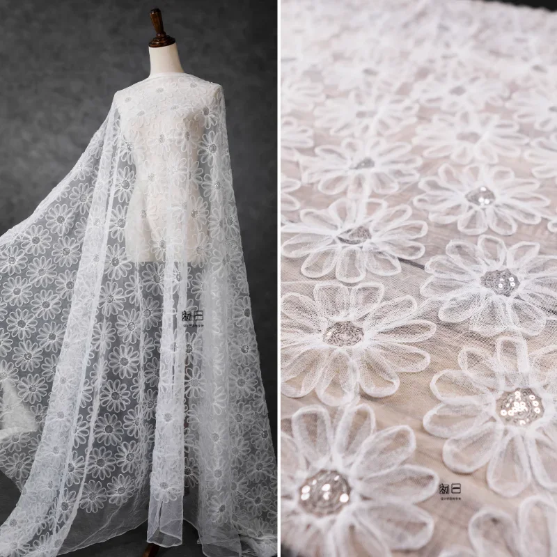 Сетчатая ткань с блестками подсолнечника, перспективная белая свадебная одежда, модный дизайн головных уборов «сделай сам», для шитья, оптовая продажа, мягкая ткань
Сетчатая ткань с блестками подсолнечника, перспективная белая свадебная одежда, модный дизайн головных уборов «сделай сам», для шитья, оптовая продажа, мягкая ткань