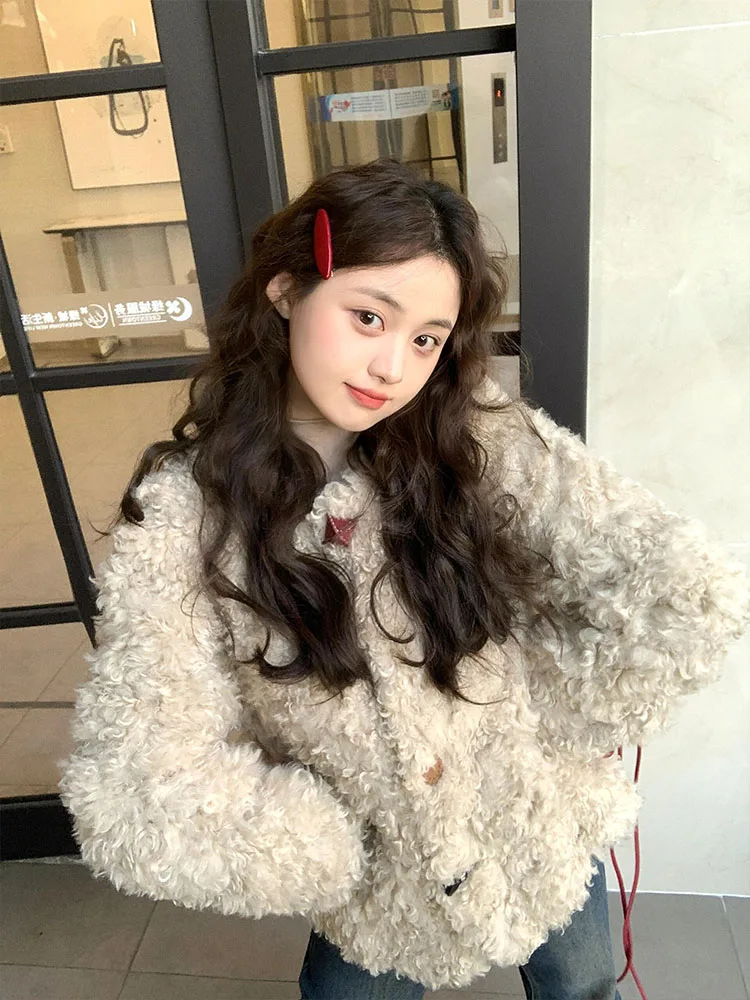 Sweet Cute ort Thiened Lamb Fur Jaet Women's Coat Fluffy Warm Polyester Fiber Inner ket Straight Hemline China Made
Sweet Cute ort Thiened Lamb Fur Jaet Women's Coat Fluffy Warm Polyester Fiber Inner ket Straight Hemline China Made