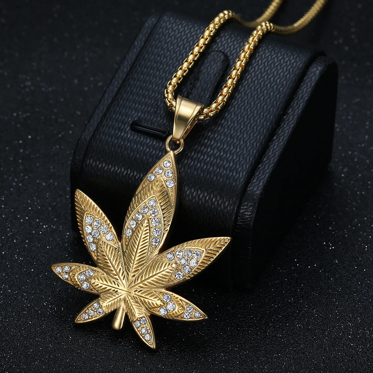 Besiko Hip Hop Iced Out Bling Maple Leaf Pendant Male Gold Color Stainless Steel Link Chain Necklace For Men Hippie Jewelry Gift
Besiko Hip Hop Iced Out Bling Maple Leaf Pendant Male Gold Color Stainless Steel Link Chain Necklace For Men Hippie Jewelry Gift