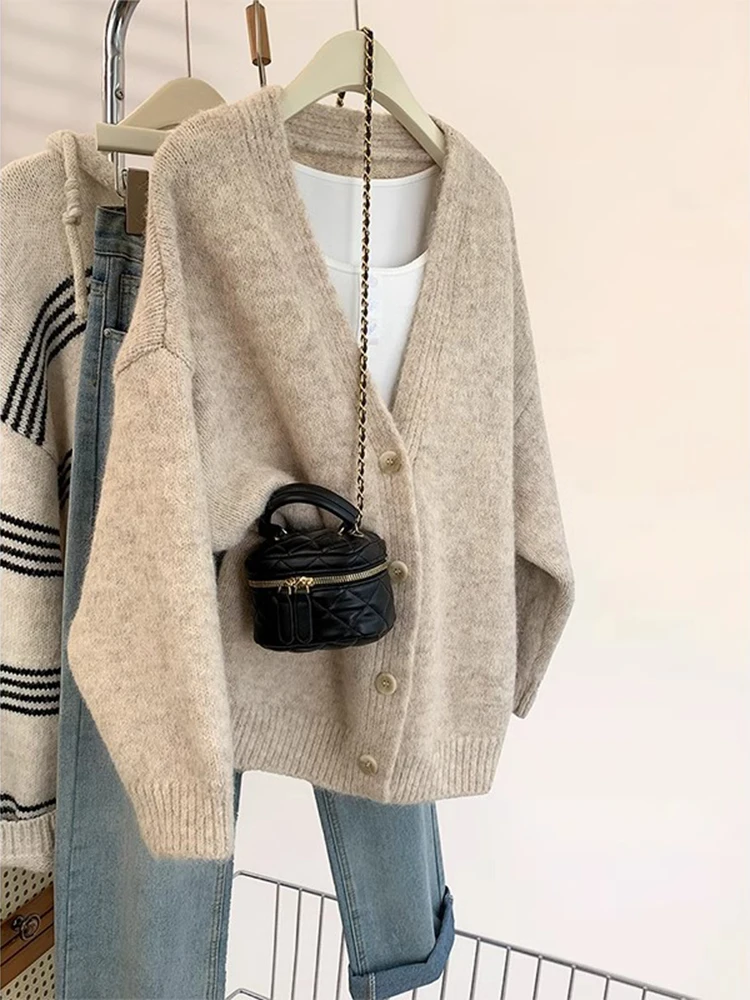 Harajuku Vintage Knitted Cardigan Women V-Neck Long Sleeve Buttons Sweaters Lazy Style Female Warm Sweater Coat
Harajuku Vintage Knitted Cardigan Women V-Neck Long Sleeve Buttons Sweaters Lazy Style Female Warm Sweater Coat