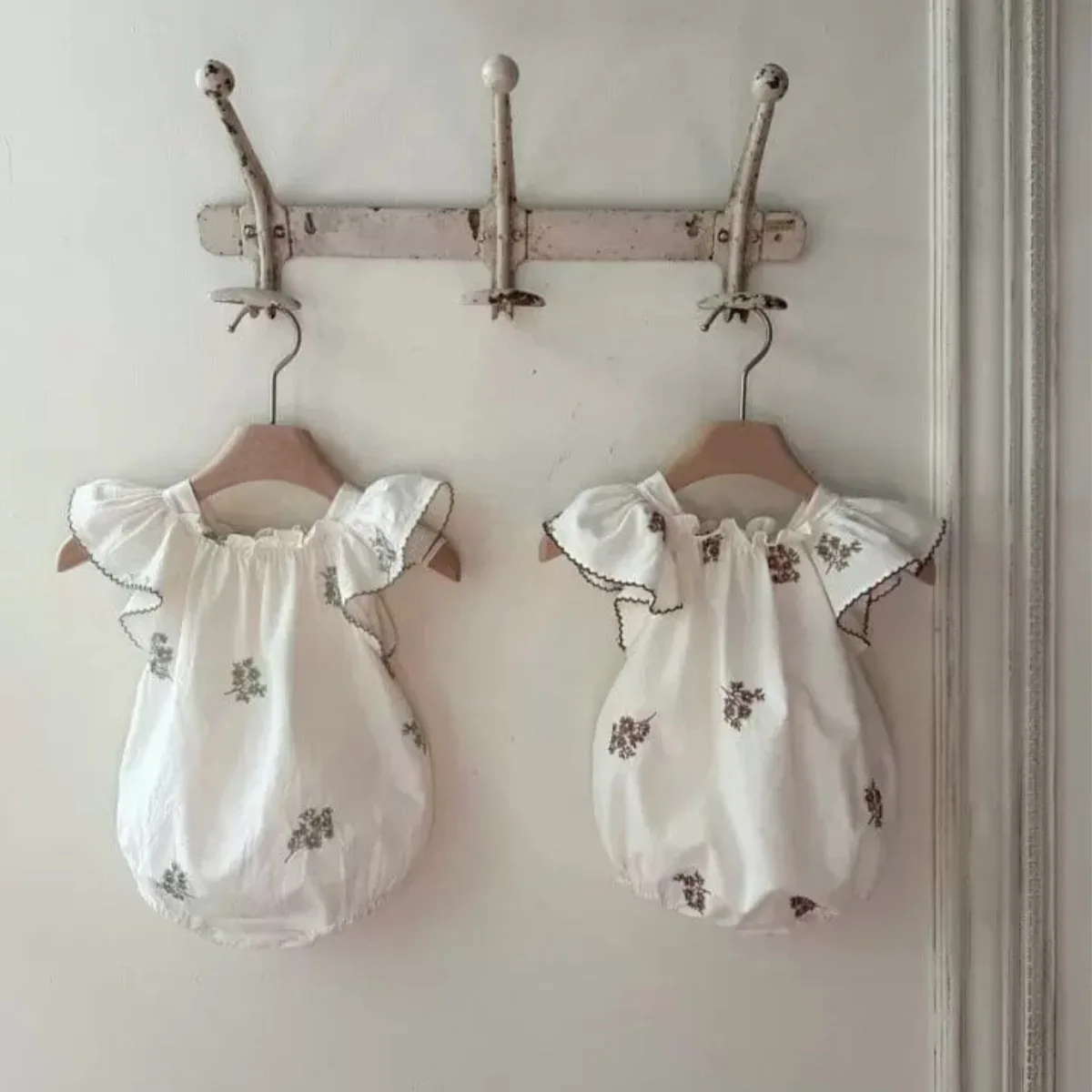 Summer Newborn Girls Romper Flower Print Flying Sleeves Kids Baby Girl Bodysuit Cotton Breathable Infant Girls Daily Jumpsuit
Summer Newborn Girls Romper Flower Print Flying Sleeves Kids Baby Girl Bodysuit Cotton Breathable Infant Girls Daily Jumpsuit