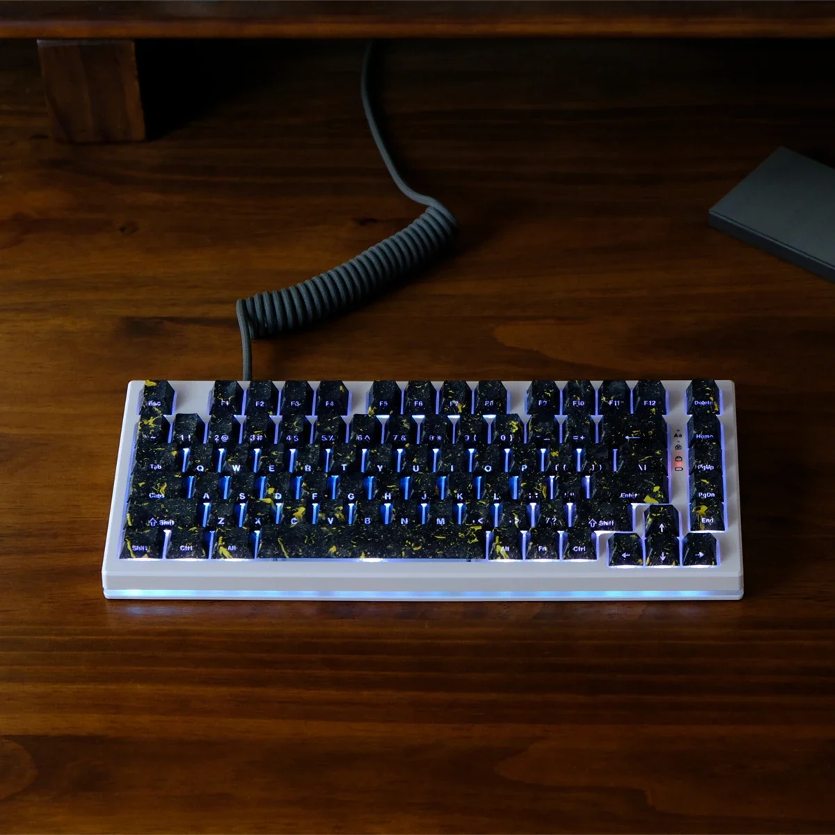 Black gold pattern side engraved transparent keycap PBT original height, thermal sublimation, mechanical keyboard cap
Black gold pattern side engraved transparent keycap PBT original height, thermal sublimation, mechanical keyboard cap