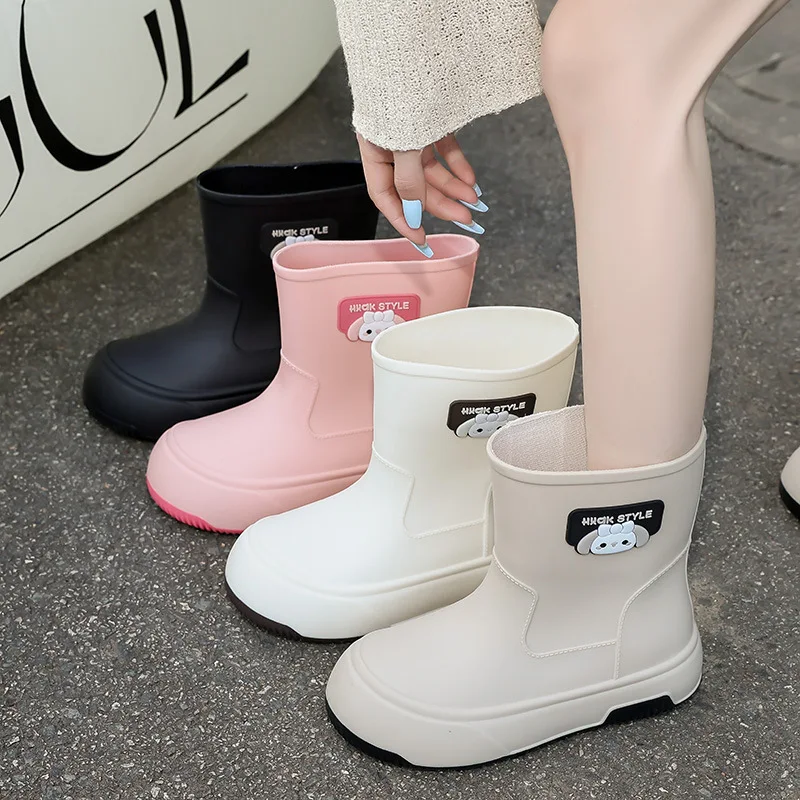 Fashionable Waterproof Short Rain Boots Women's Thick Bottom Outdoor Wear Warm Soft Sole EVA Material Spring Autumn Season
Fashionable Waterproof Short Rain Boots Women's Thick Bottom Outdoor Wear Warm Soft Sole EVA Material Spring Autumn Season