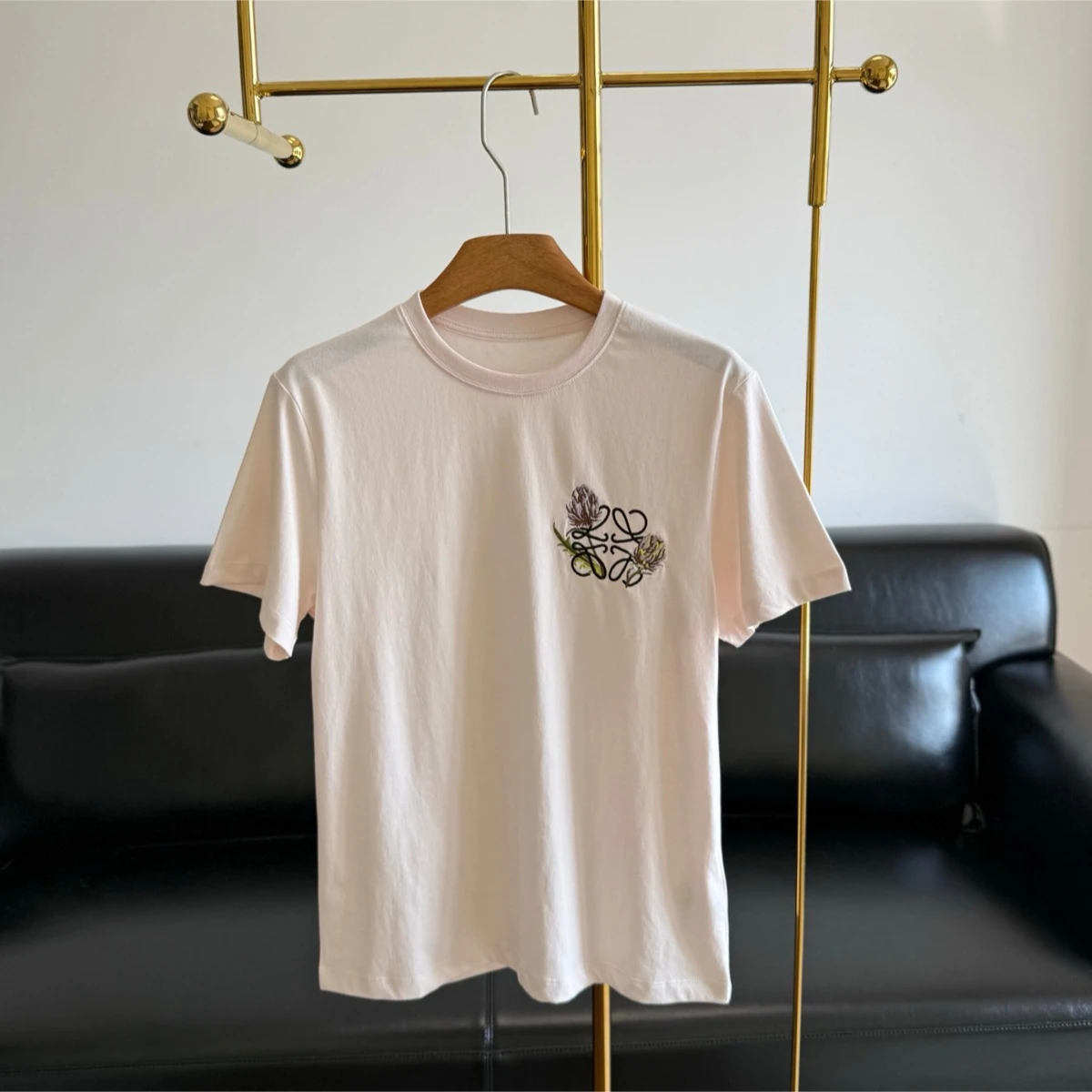 Women's Cotton T-shirt Light Pink Floral Logo Embroidered Short Sleeve Tee, Casual Soft Breathable Crew Neck Top For Daily Use
Women's Cotton T-shirt Light Pink Floral Logo Embroidered Short Sleeve Tee, Casual Soft Breathable Crew Neck Top For Daily Use