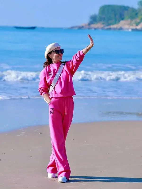 Spring 2026 Women's Sportswear Set Simple Embroidered round Neck Pullover Sweatshirt Straight Leg Pants Two Piece Suit
Spring 2026 Women's Sportswear Set Simple Embroidered round Neck Pullover Sweatshirt Straight Leg Pants Two Piece Suit