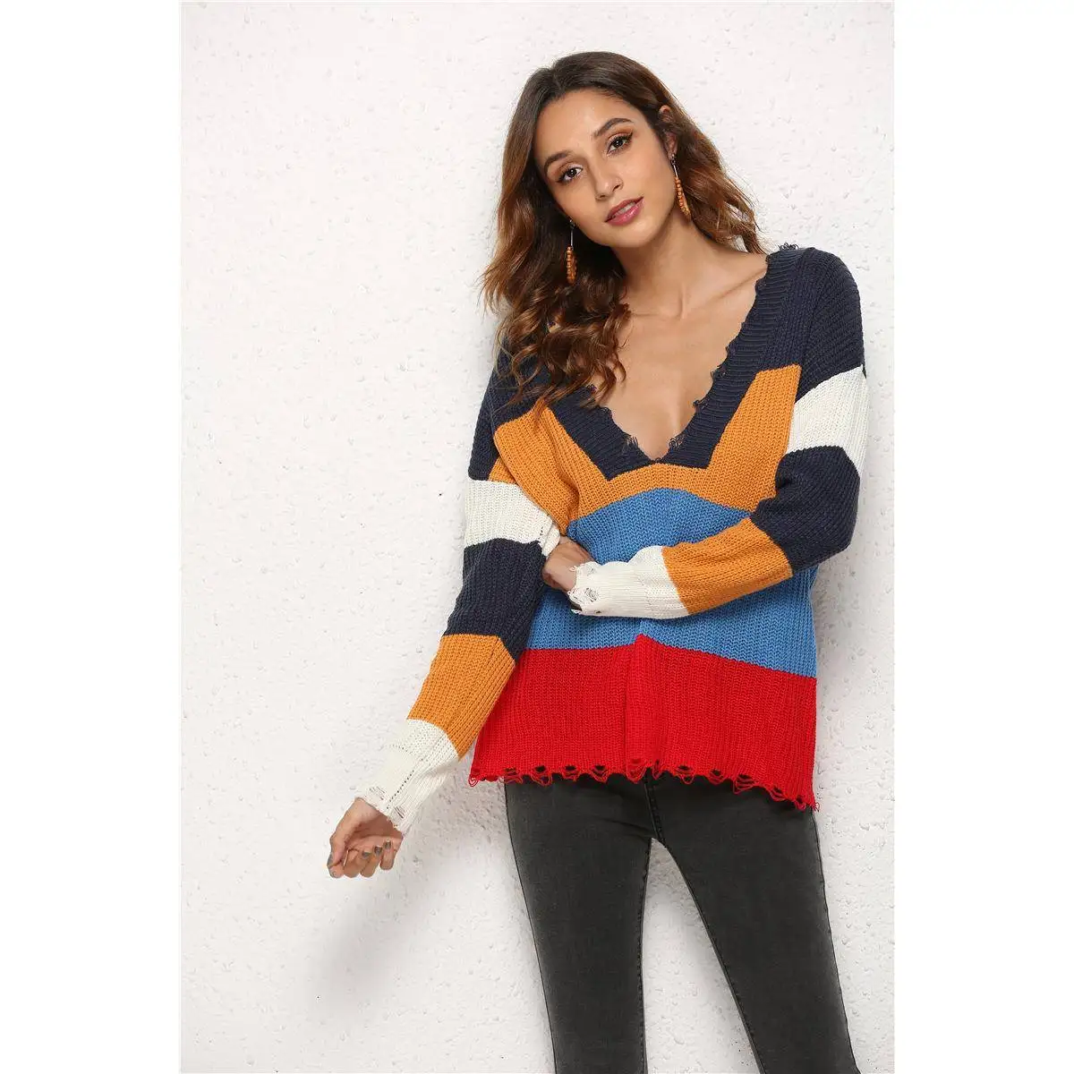 Spring 2025 Knitted Sweater V-Ne Patchwork Hole Design Women's Faion Faux Fur Stripe Pattern Full Sve Overhead Sle
Spring 2025 Knitted Sweater V-Ne Patchwork Hole Design Women's Faion Faux Fur Stripe Pattern Full Sve Overhead Sle