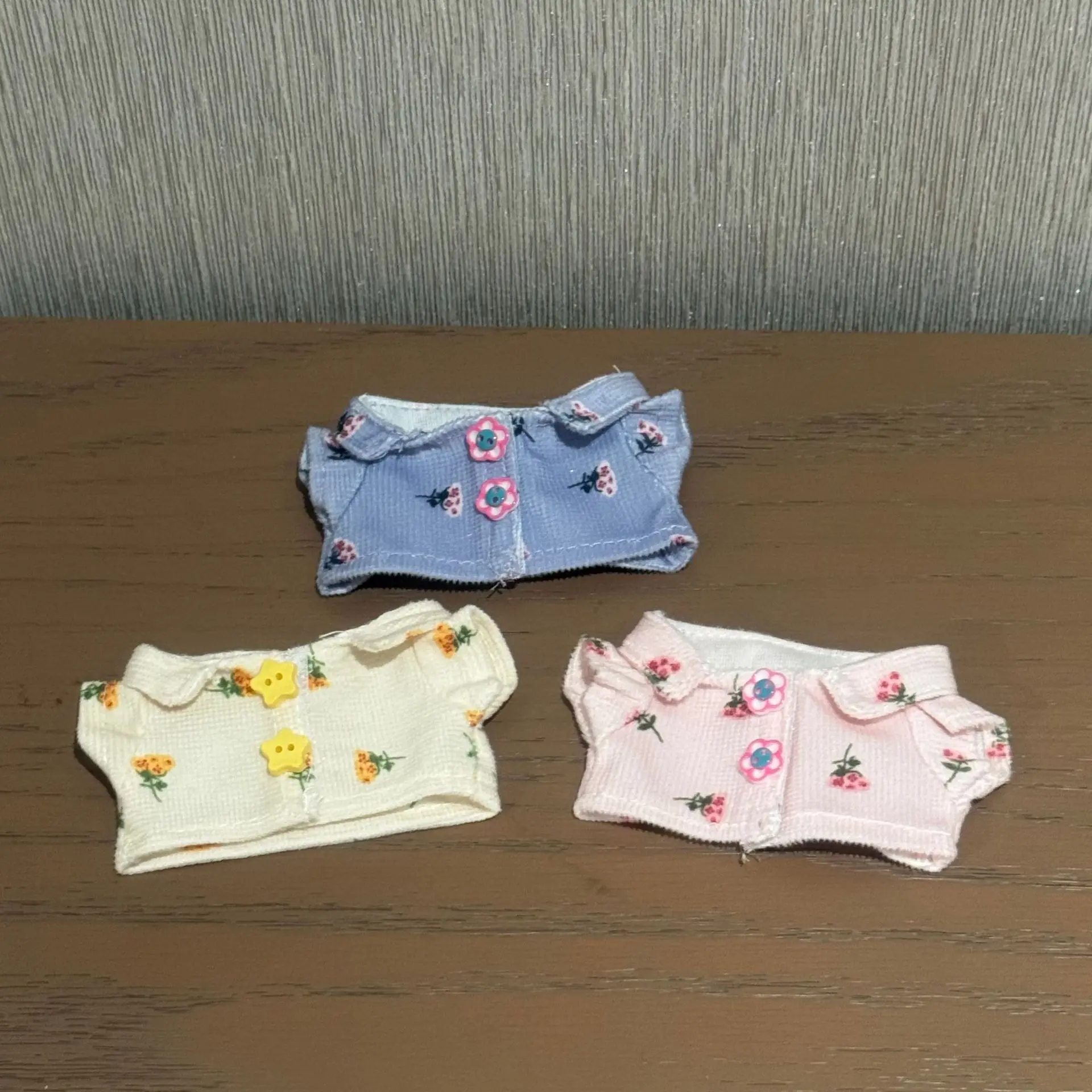 Labubu 2nd Gen Macaron Party In-stock 17CM Labubu Floral Corduroy Shirt Jeans Fashion Clothes Versatile Doll Outfits for Labubu
Labubu 2nd Gen Macaron Party In-stock 17CM Labubu Floral Corduroy Shirt Jeans Fashion Clothes Versatile Doll Outfits for Labubu