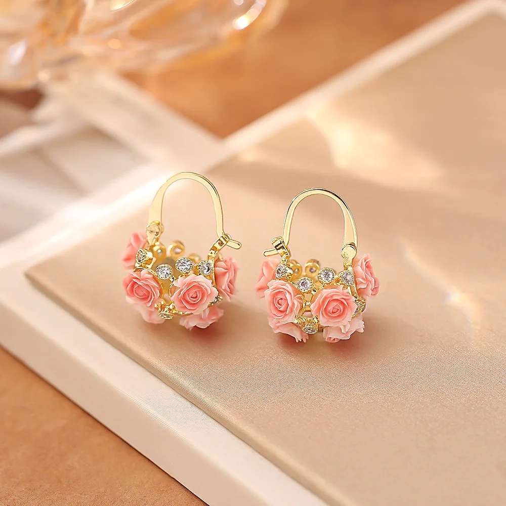 Fashionable and exquisite rose basket earrings, niche design, temperament earrings, high-end, personalized and exquisite earring
Fashionable and exquisite rose basket earrings, niche design, temperament earrings, high-end, personalized and exquisite earring