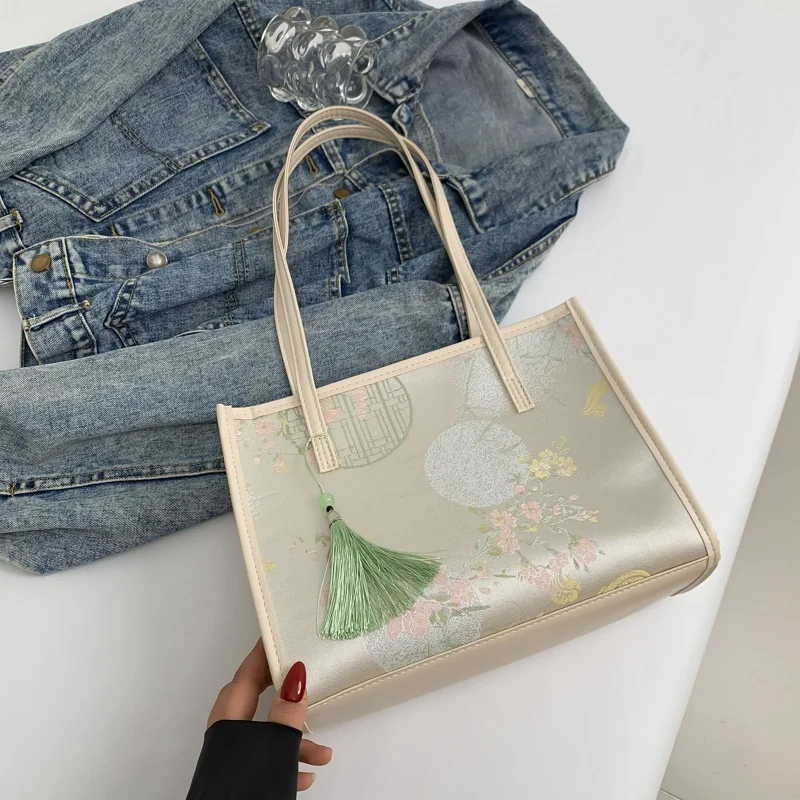 Chinese Style Embroidered Women's Handbag Large Capacity 2025 New Fashionable Women's Shoulder Bags Elegant Casual Tote Bag
Chinese Style Embroidered Women's Handbag Large Capacity 2025 New Fashionable Women's Shoulder Bags Elegant Casual Tote Bag