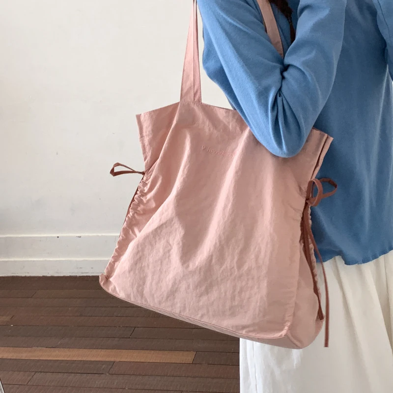 Women's Korean Style Ins Tote Bag Drawstring Large Capacity Single Shoulder Handbag
Women's Korean Style Ins Tote Bag Drawstring Large Capacity Single Shoulder Handbag