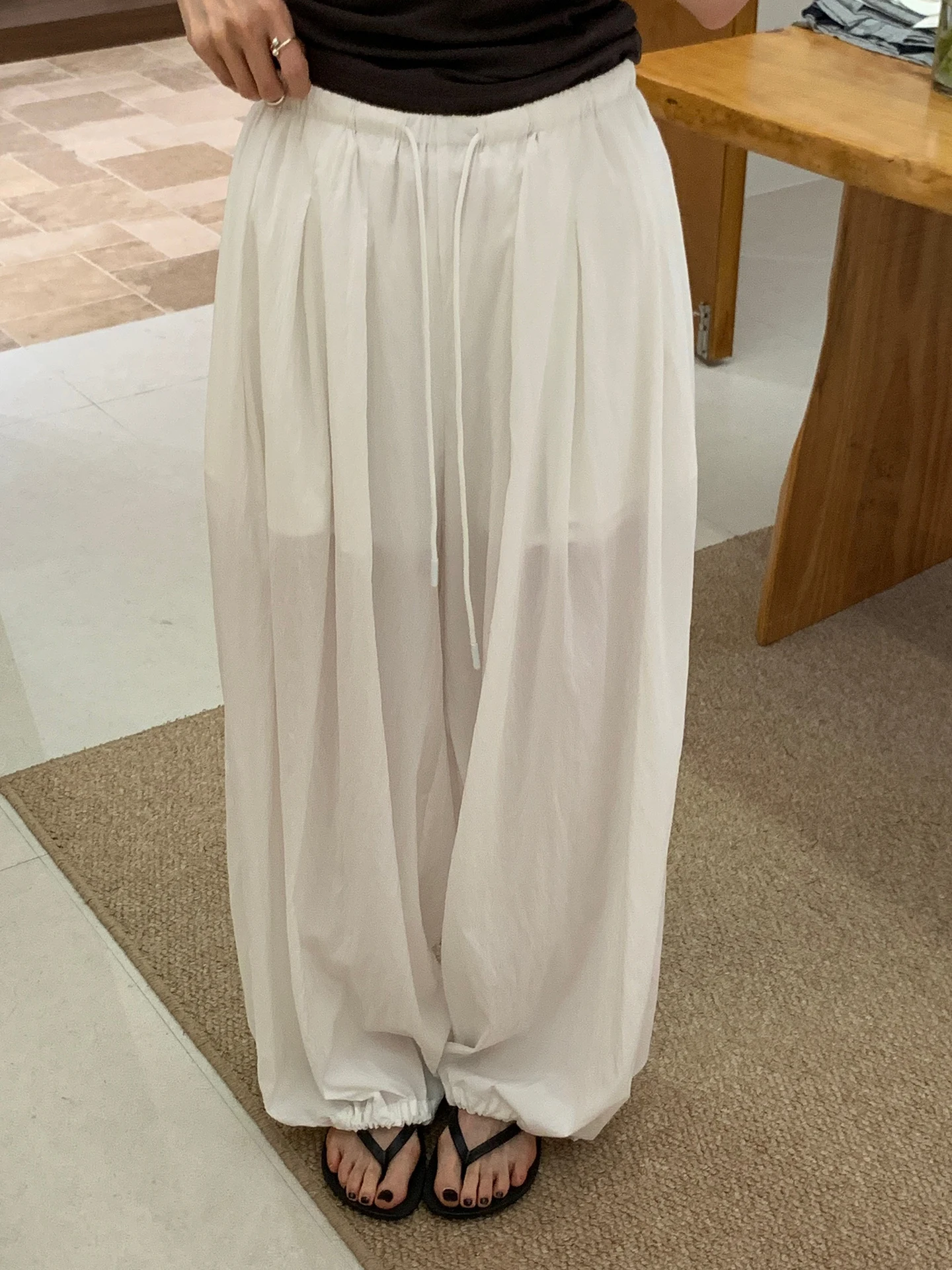 High Waist Drawstring Elastic Waist Casual Pants Women's Summer New Lazy Style White Wide Leg Pants Loose Fit Trousers
High Waist Drawstring Elastic Waist Casual Pants Women's Summer New Lazy Style White Wide Leg Pants Loose Fit Trousers