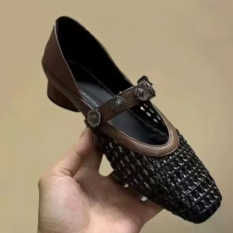 2025: черно-коричневые новые модные женские туфли в стиле ретро, простые туфли на плоской подошве с металлической декоративной сеткой - полая сетка с квадратной головкой 
2025: черно-коричневые новые модные женские туфли в стиле ретро, простые туфли на плоской подошве с металлической декоративной сеткой - полая сетка с квадратной головкой