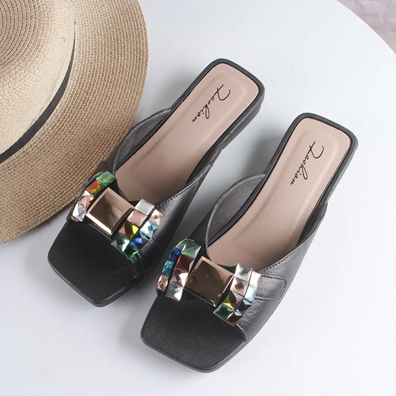 Summer one-piece slippers, new fashionable rhinestone solid color outdoor beach sandals, casual flat women's shoes
Summer one-piece slippers, new fashionable rhinestone solid color outdoor beach sandals, casual flat women's shoes