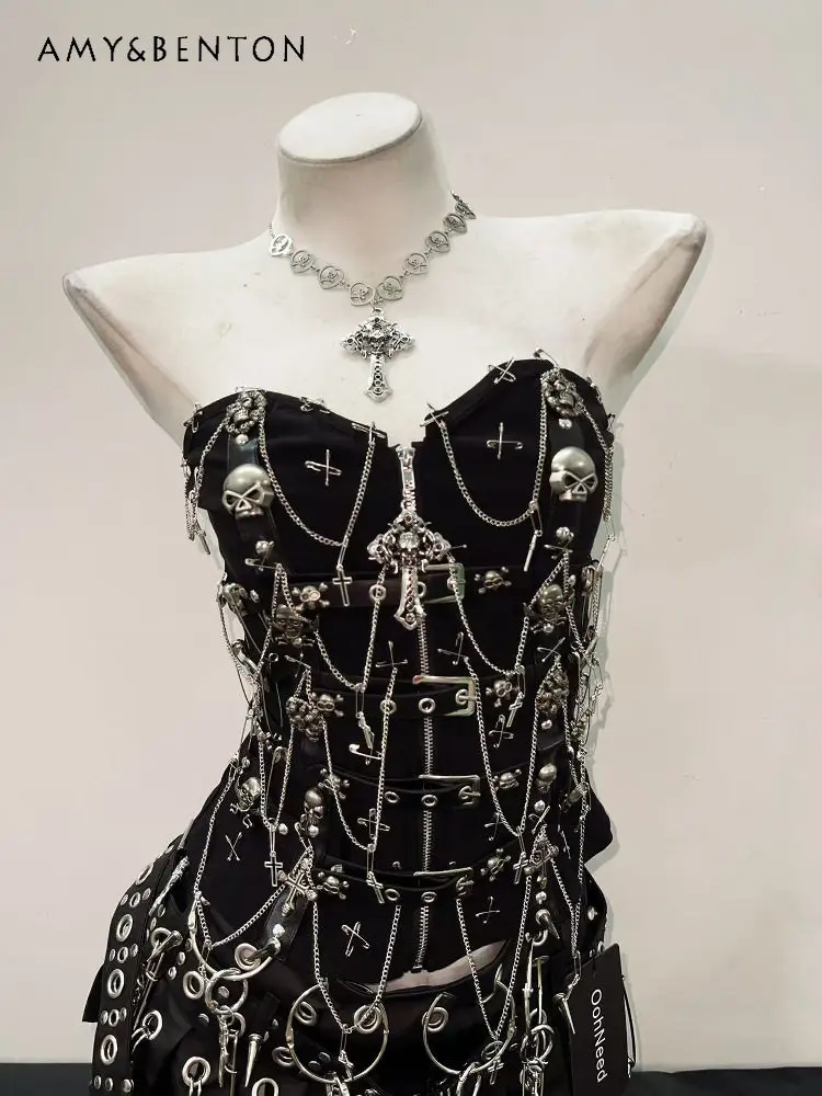 Summer Sexy Subculture Punk Dark Gothic Style Hot Girl Chain Studded Slim-fit Tube Top Low-waisted Black Fitted Mini Skirt
Summer Sexy Subculture Punk Dark Gothic Style Hot Girl Chain Studded Slim-fit Tube Top Low-waisted Black Fitted Mini Skirt