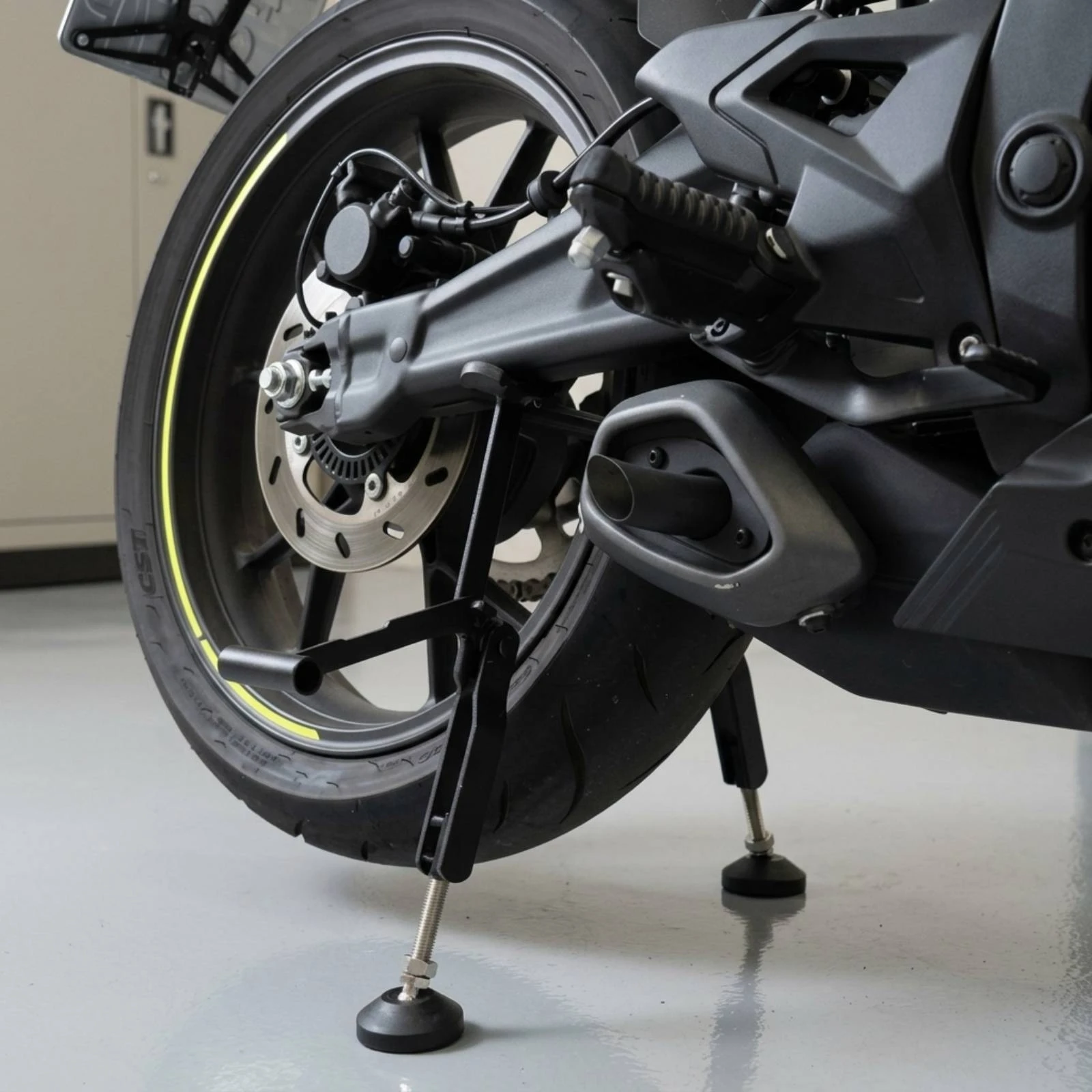 Motorcycle Rear Stand Portable Motorcycle Lift Stand Heavy Duty Safe for Motorcyclists, Garage, Roadside Repair
Motorcycle Rear Stand Portable Motorcycle Lift Stand Heavy Duty Safe for Motorcyclists, Garage, Roadside Repair