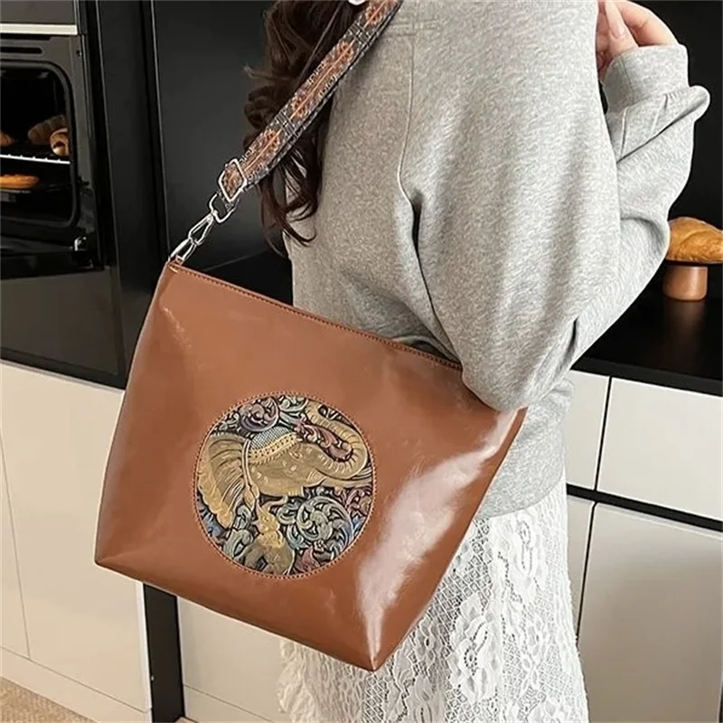 2025 New Women's Large Capacity Vintage Elephant Tote Bag Crossbody Purse with Adjustable Strap High Quality PU Leather Handbags
2025 New Women's Large Capacity Vintage Elephant Tote Bag Crossbody Purse with Adjustable Strap High Quality PU Leather Handbags