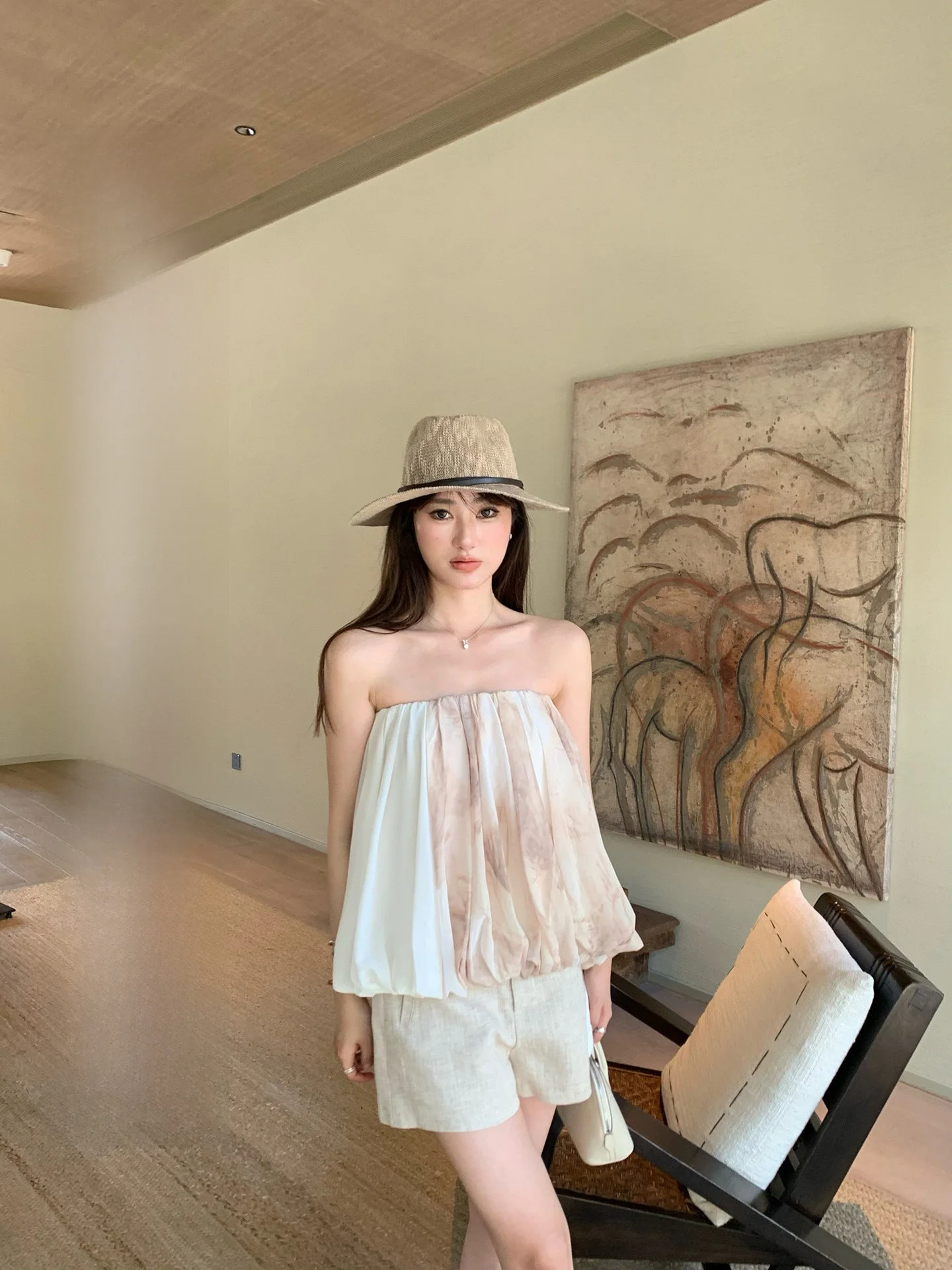 White Studio Fashion Archive 3D Flower Bud Loose Fit Shoulder Bared Top Stylish Slimming Design Versatile Tube Top
White Studio Fashion Archive 3D Flower Bud Loose Fit Shoulder Bared Top Stylish Slimming Design Versatile Tube Top