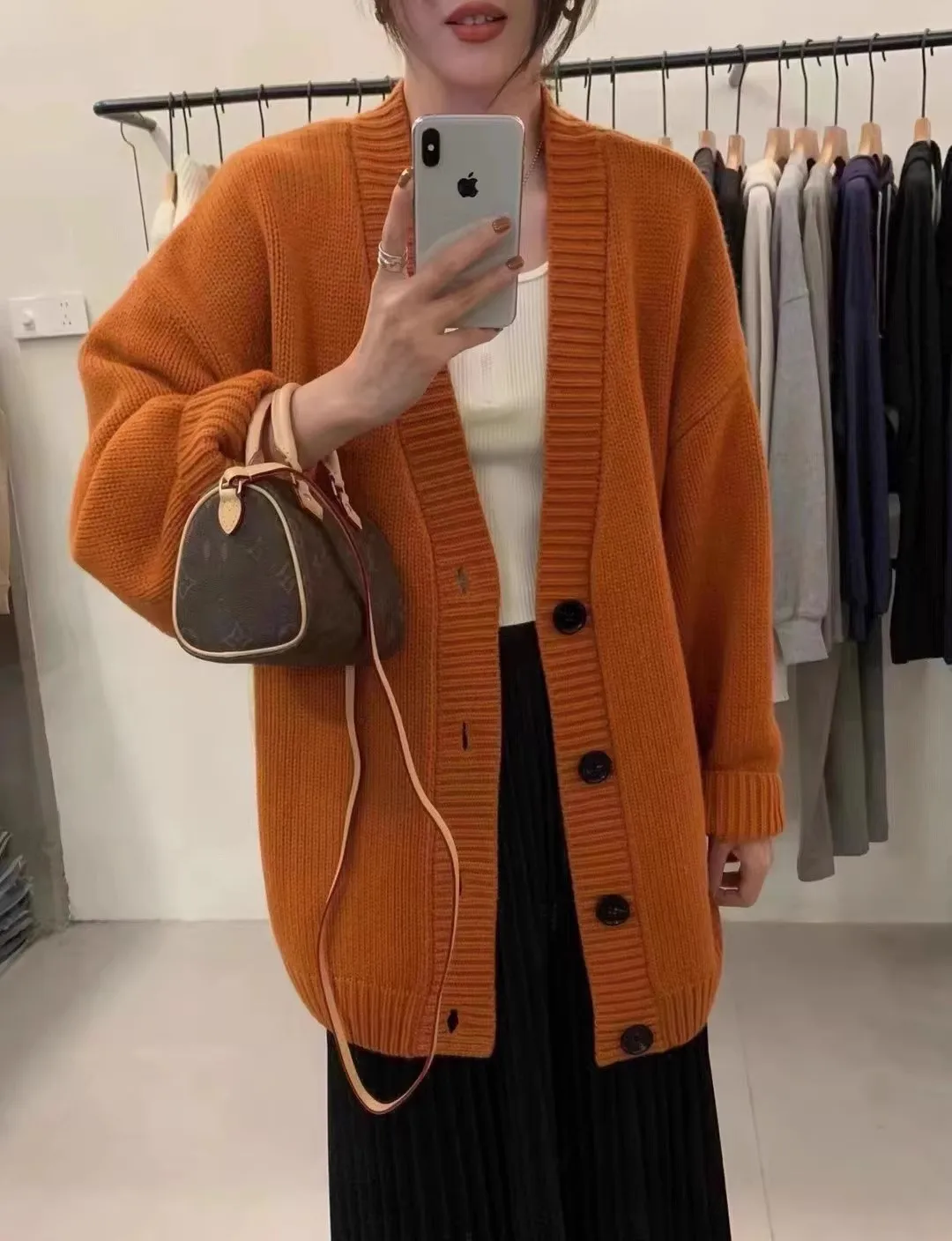 Merino 100% Wool Women's V-neck Cardigan Buttoned Mid Length Thickened Autumn Winter Casual Fashion Cashmere Knitted Sweater
Merino 100% Wool Women's V-neck Cardigan Buttoned Mid Length Thickened Autumn Winter Casual Fashion Cashmere Knitted Sweater