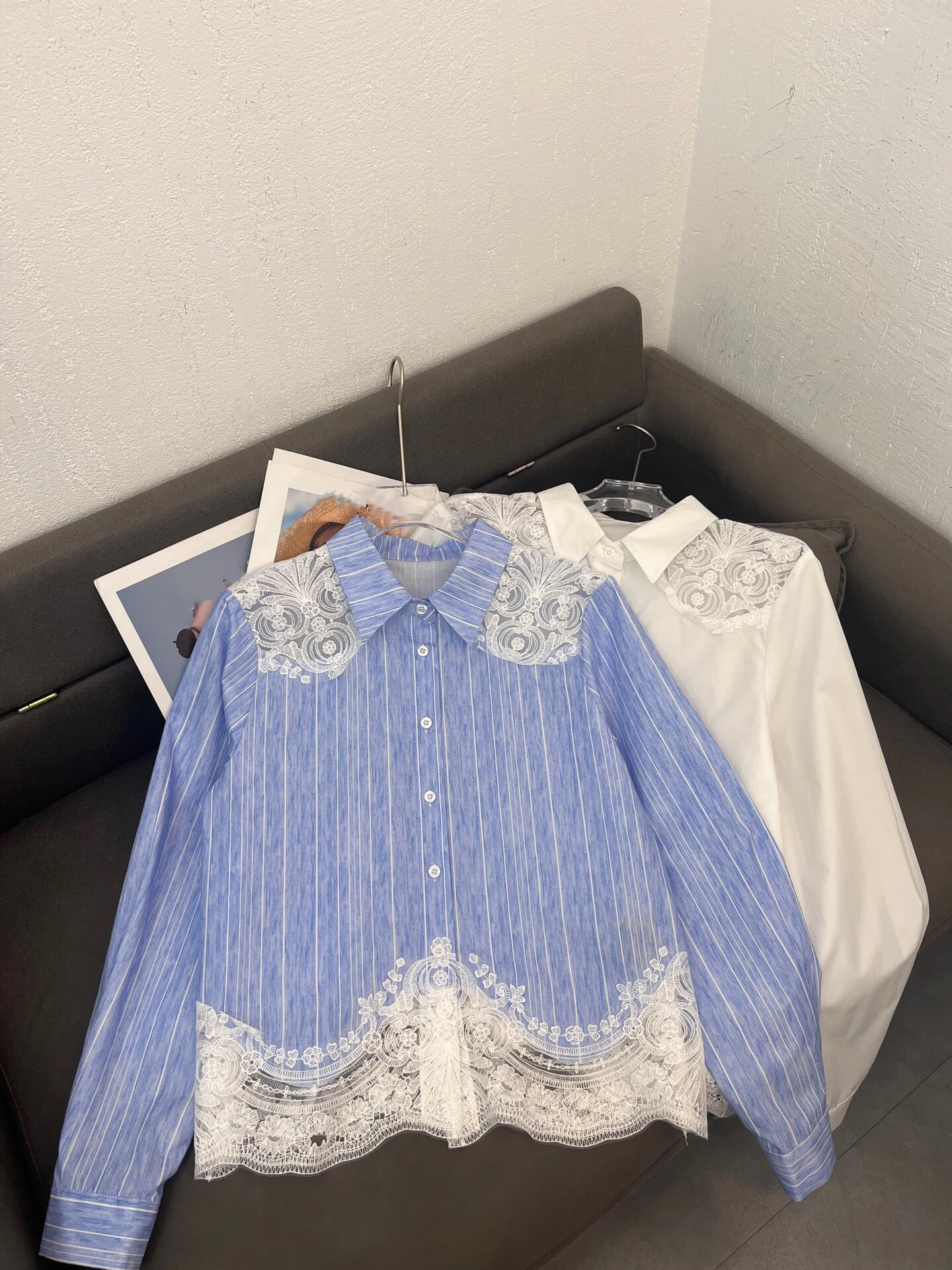 High Quality 100% Cotton Shirts Fashion Ladies Blue Stripped Blouse Elegant Women's White Lace Shirt
High Quality 100% Cotton Shirts Fashion Ladies Blue Stripped Blouse Elegant Women's White Lace Shirt