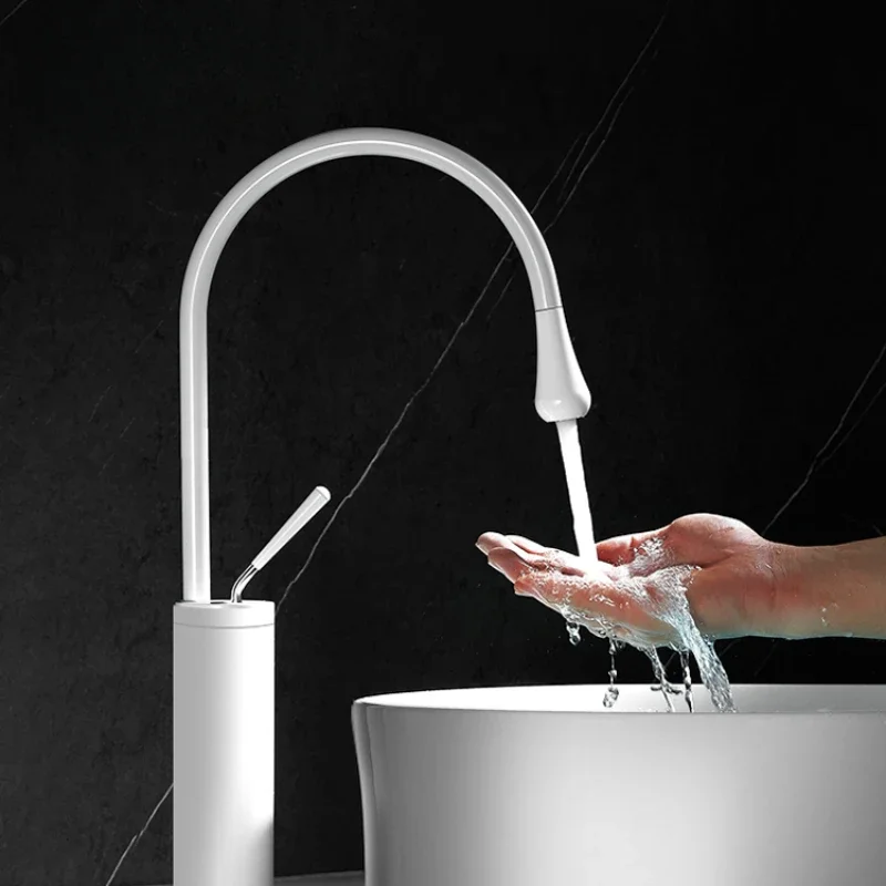 Italian-style white creative art minimalist hot and cold single handle copper faucet washbasin splash-proof.
Italian-style white creative art minimalist hot and cold single handle copper faucet washbasin splash-proof.