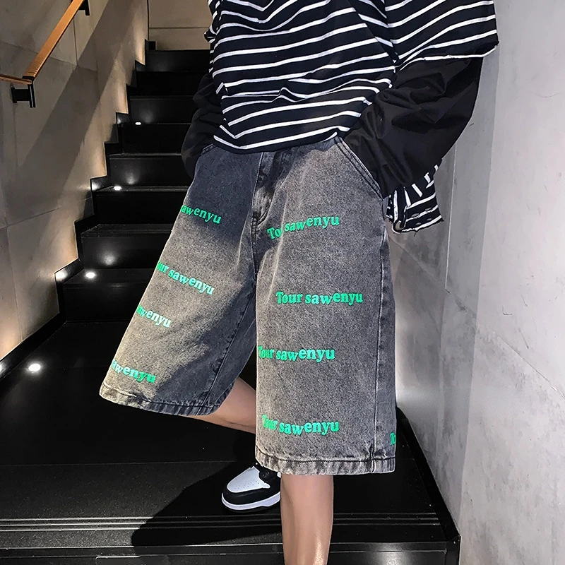 2023 Men's Denim Shorts Letter Printed Oversized Thin Short Jeans Summer Casual Pants Male High Street Denim Shorts Black/Blue
2023 Men's Denim Shorts Letter Printed Oversized Thin Short Jeans Summer Casual Pants Male High Street Denim Shorts Black/Blue