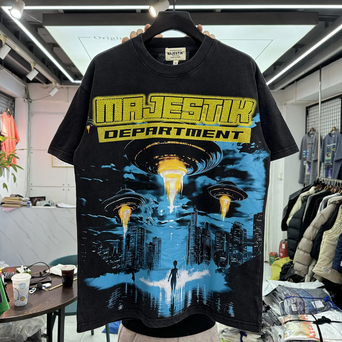 Retro Washed Loose Short Sleeve T-Shirt with Letter Stickers And Flying Saucer Print Fashionable Unisex Cotton round Neck T-S...
Retro Washed Loose Short Sleeve T-Shirt with Letter Stickers And Flying Saucer Print Fashionable Unisex Cotton round Neck T-S...