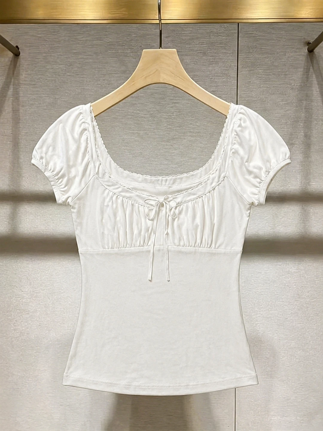 Summer 2026 Women's Slim Fit T-Shirt Square Collar Short Sleeve Belt Design Versatile White Color Korean Style Commute Wear
Summer 2026 Women's Slim Fit T-Shirt Square Collar Short Sleeve Belt Design Versatile White Color Korean Style Commute Wear
