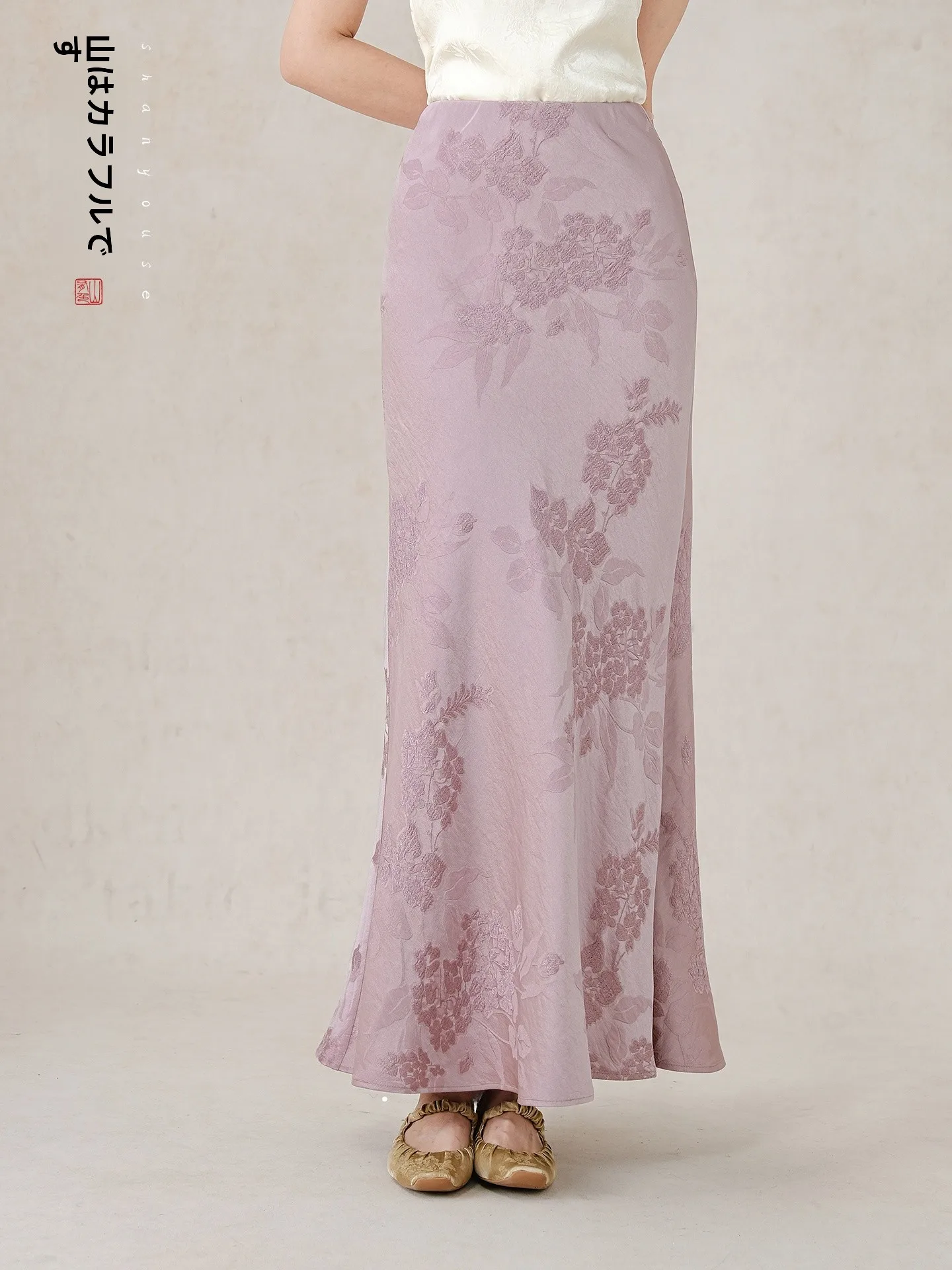 Новая осенняя коллекция: Длинная юбка с вышивкой в китайском стиле, фиолетовая, с высокой талией, в национальном духе
Новая осенняя коллекция: Длинная юбка с вышивкой в китайском стиле, фиолетовая, с высокой талией, в национальном духе