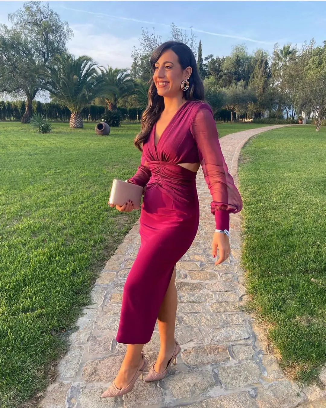 Fuchsia Long Sleeves Prom Dresses V Neck Pleated Tea Length Saudi Arabic Women Evening Party Dress
Fuchsia Long Sleeves Prom Dresses V Neck Pleated Tea Length Saudi Arabic Women Evening Party Dress