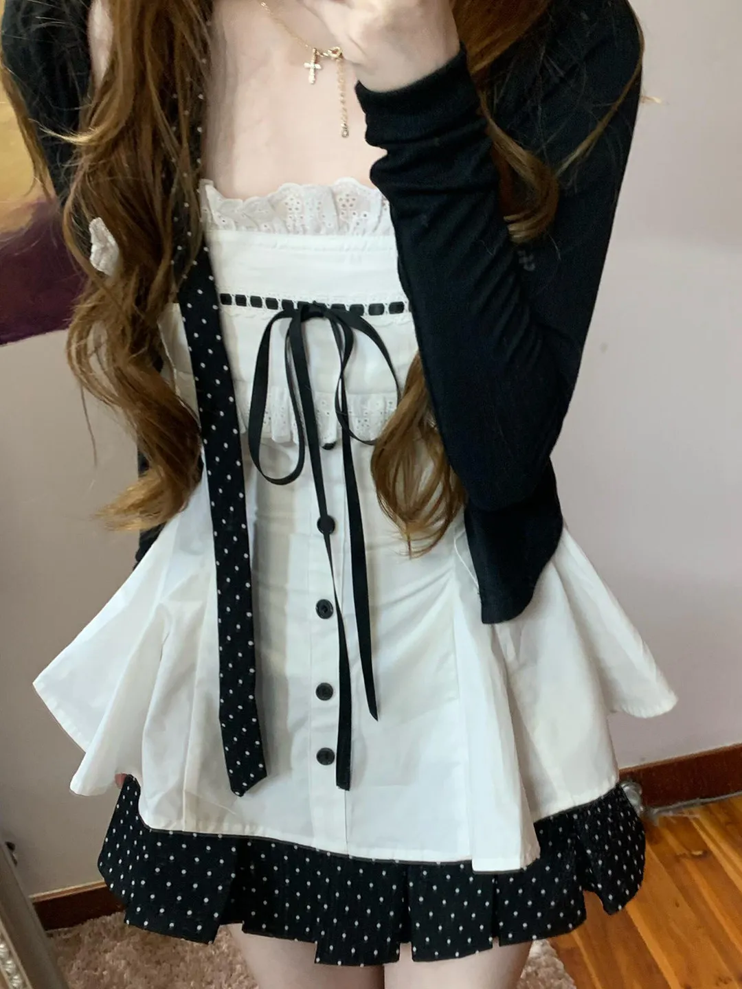 Early Spring Korean Style Women's Fashion Set with Ruffle Knot Polka Dot Short Skirt Breathable High Waist Three Pi...
Early Spring Korean Style Women's Fashion Set with Ruffle Knot Polka Dot Short Skirt Breathable High Waist Three Pi...