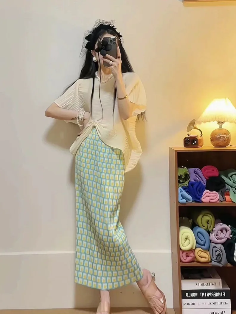 High Waist Plaid Short Sleeve Two-Piece Set with Pleats for Women Autumn Citywalk Loose A-Line Skirt Polyester Fiber Elastic
High Waist Plaid Short Sleeve Two-Piece Set with Pleats for Women Autumn Citywalk Loose A-Line Skirt Polyester Fiber Elastic