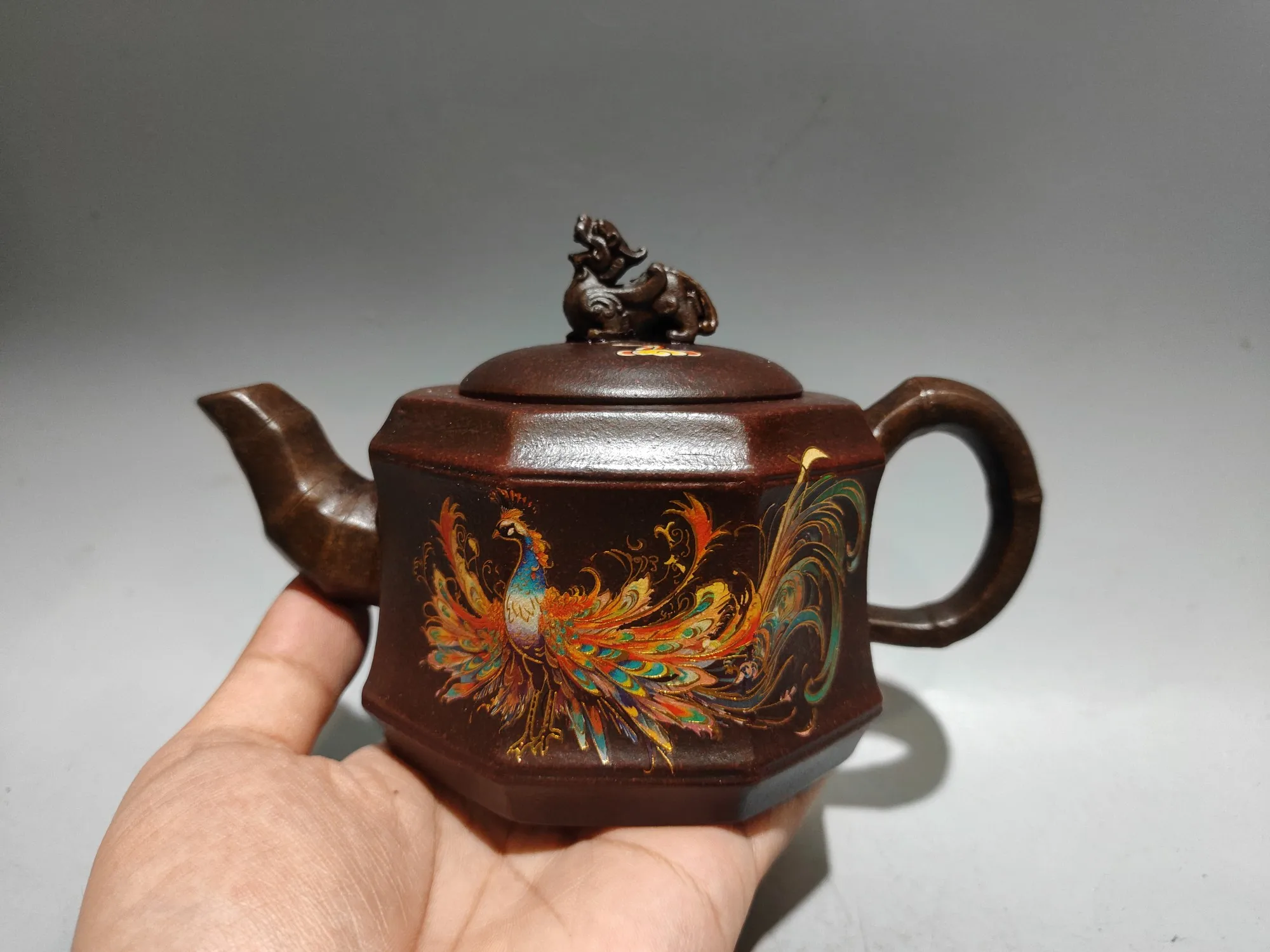 Old Chinese Handicraft Enameled YiXing Zisha (red stoneware) Teapot,A double-colored eight-direction, with mark, Free shipping
Old Chinese Handicraft Enameled YiXing Zisha (red stoneware) Teapot,A double-colored eight-direction, with mark, Free shipping