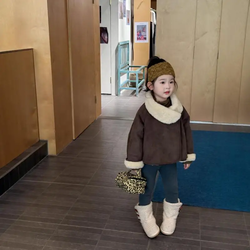2023 осенне-зимнее теплое пальто для девочек, куртка из овечьей шерсти, однотонная новая модная удобная детская одежда для детей от 7 до 12 лет
2023 осенне-зимнее теплое пальто для девочек, куртка из овечьей шерсти, однотонная новая модная удобная детская одежда для детей от 7 до 12 лет